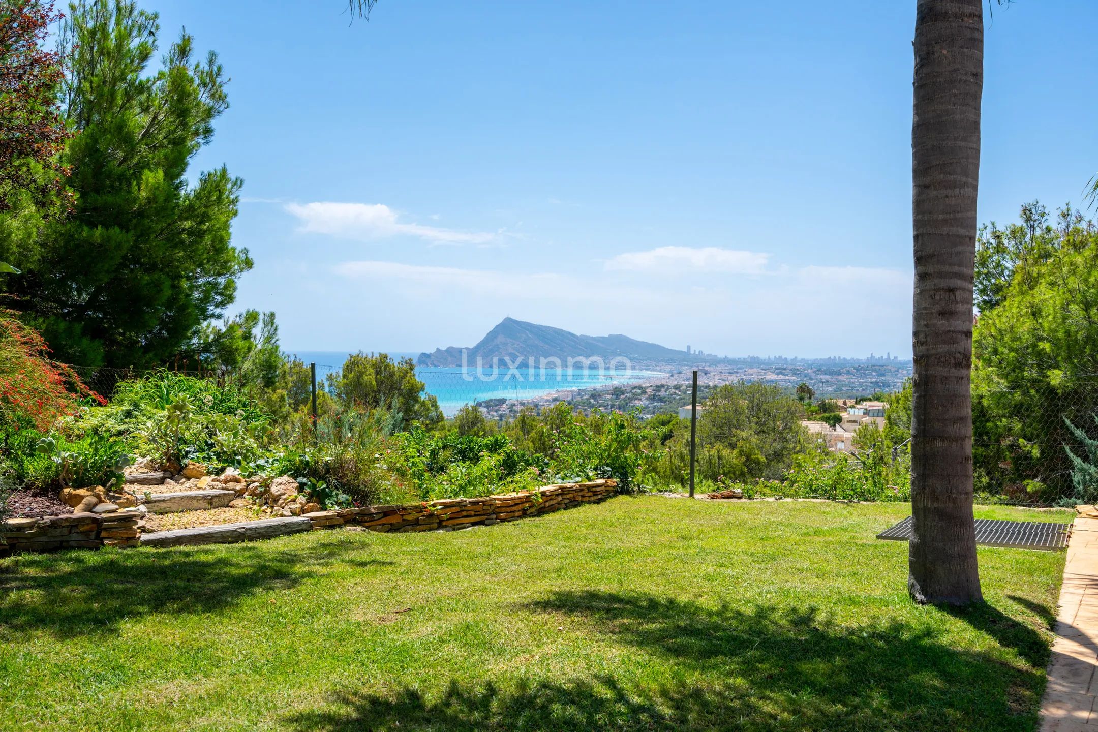 Villa moderne avec vue sur la mer et grand terrain — photo 53
