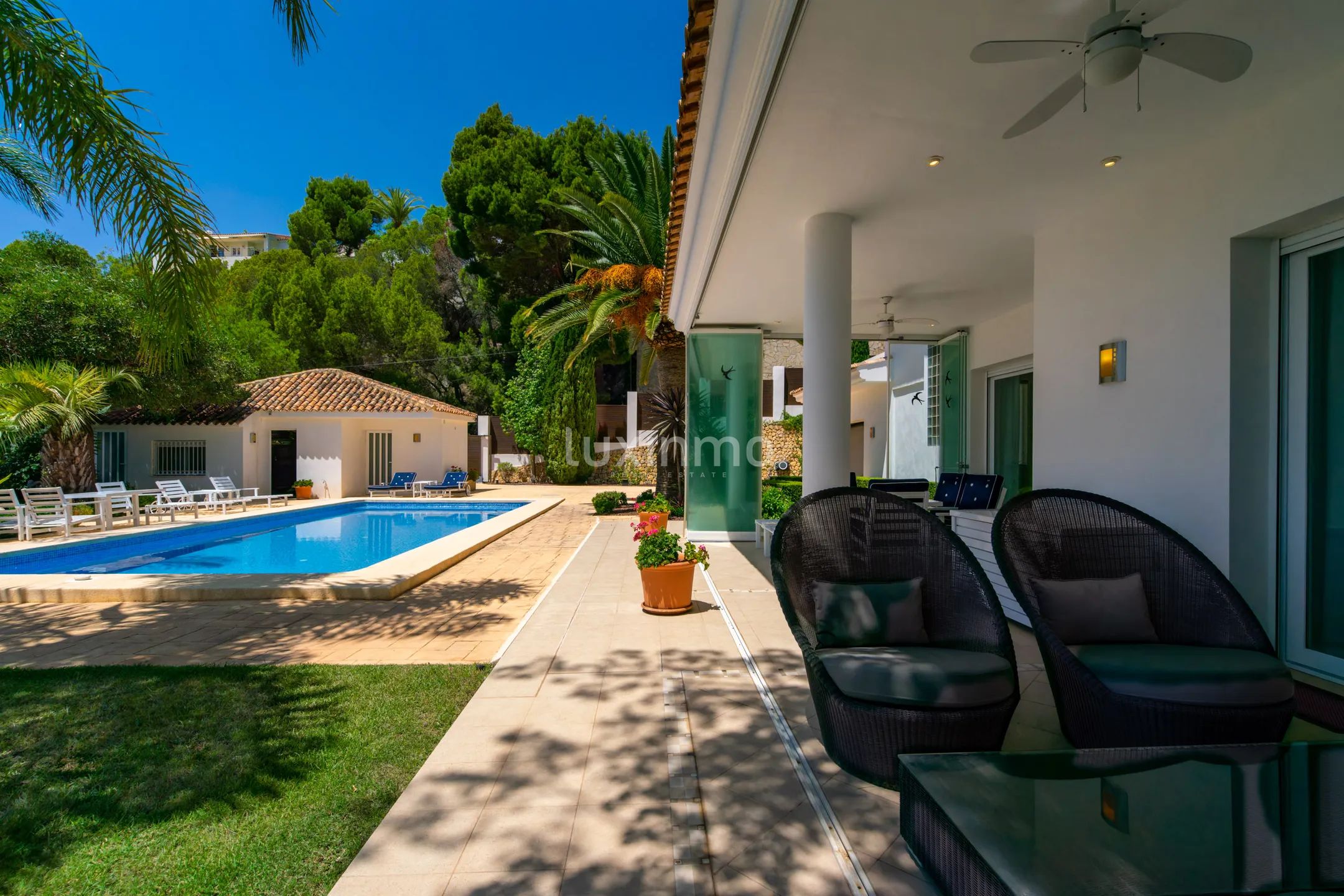 Modern villa with sea views and large plot of land — photo 40