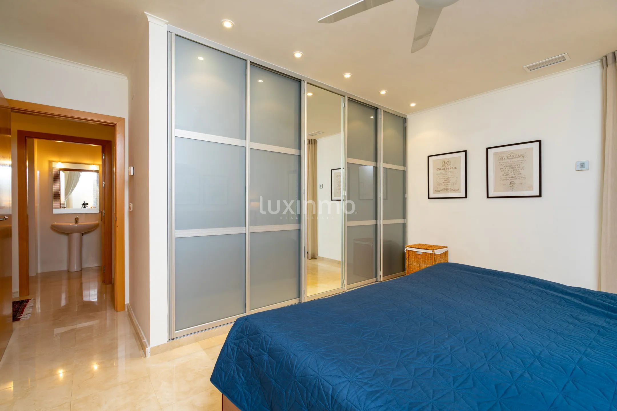 Villa moderne avec vue sur la mer et grand terrain — photo 24