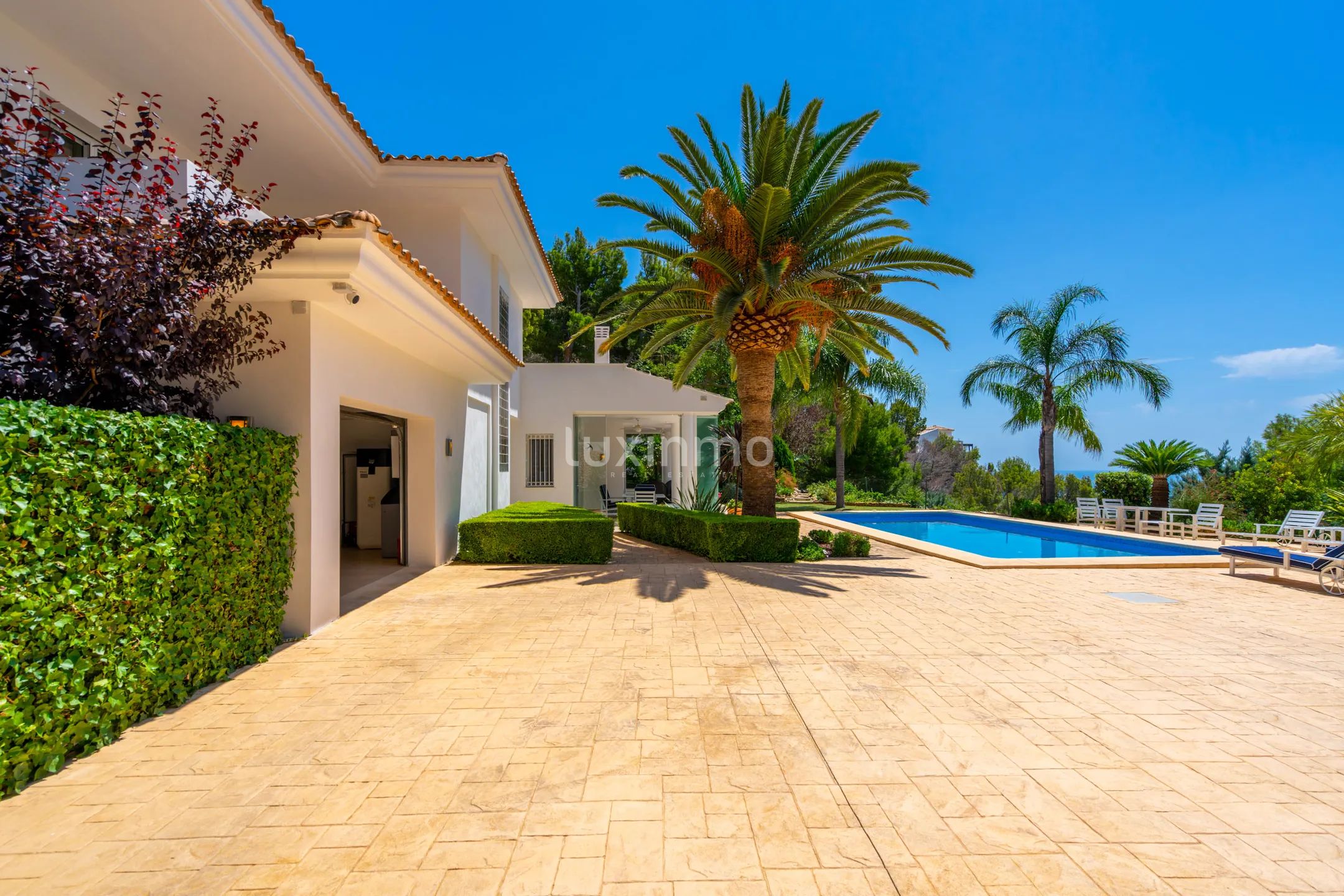 Modern villa with sea views and large plot of land — photo 44