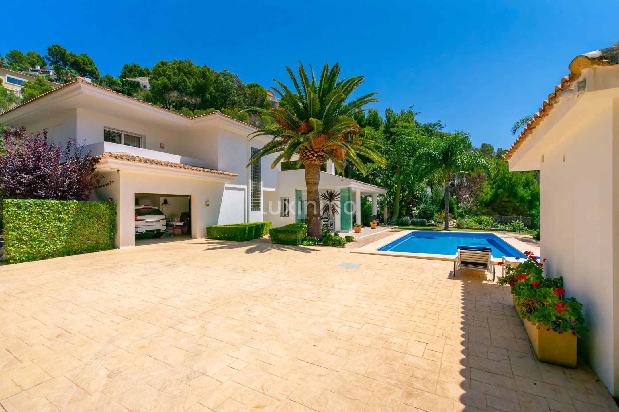 Modern villa with sea views and large plot of land — photo 3