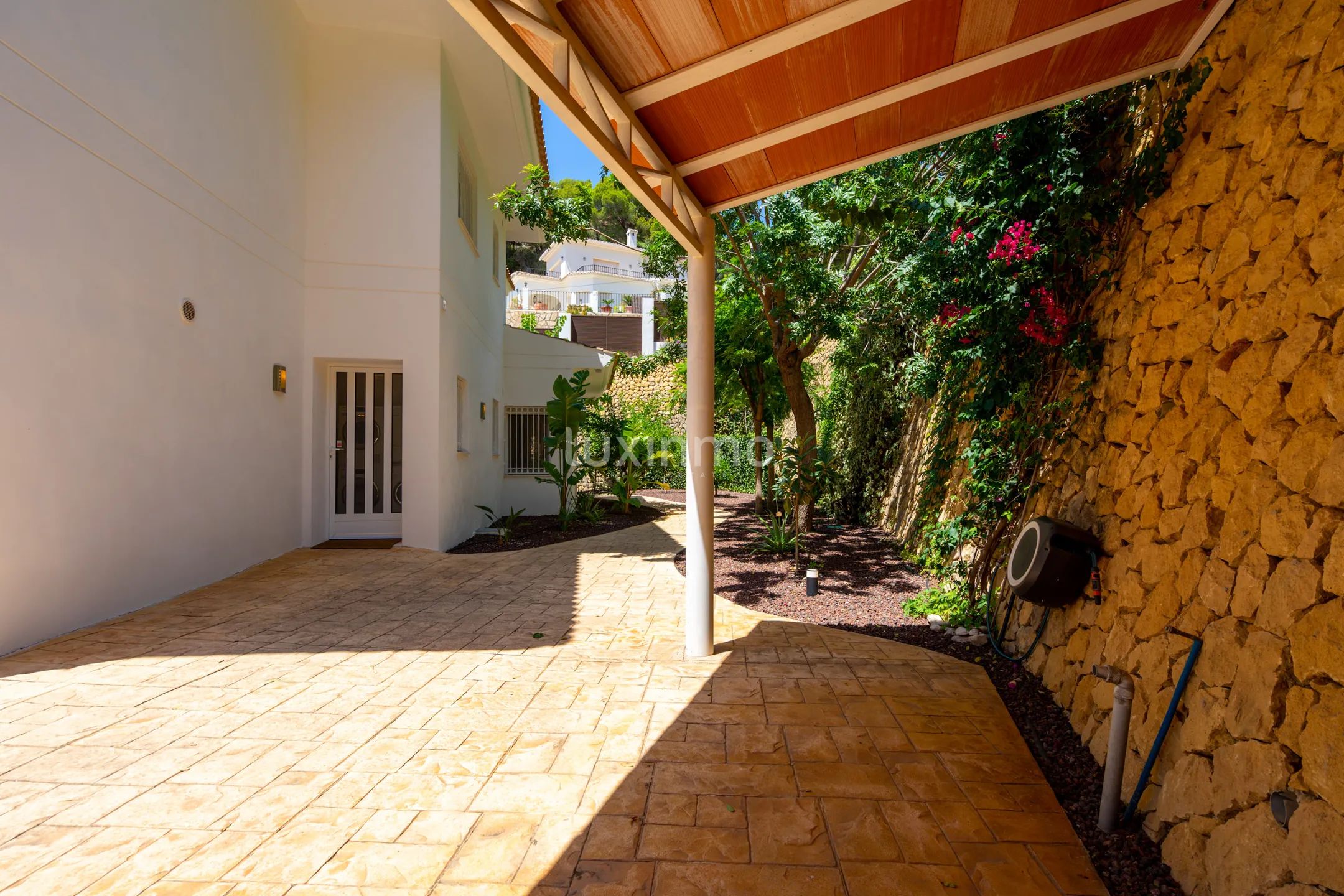 Villa moderne avec vue sur la mer et grand terrain — photo 43