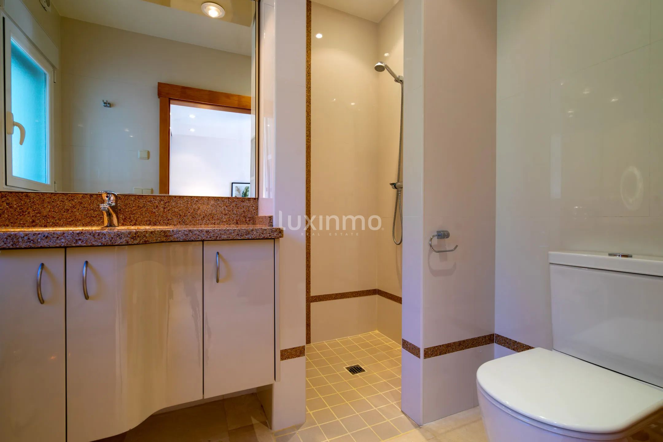 Villa moderne avec vue sur la mer et grand terrain — photo 33