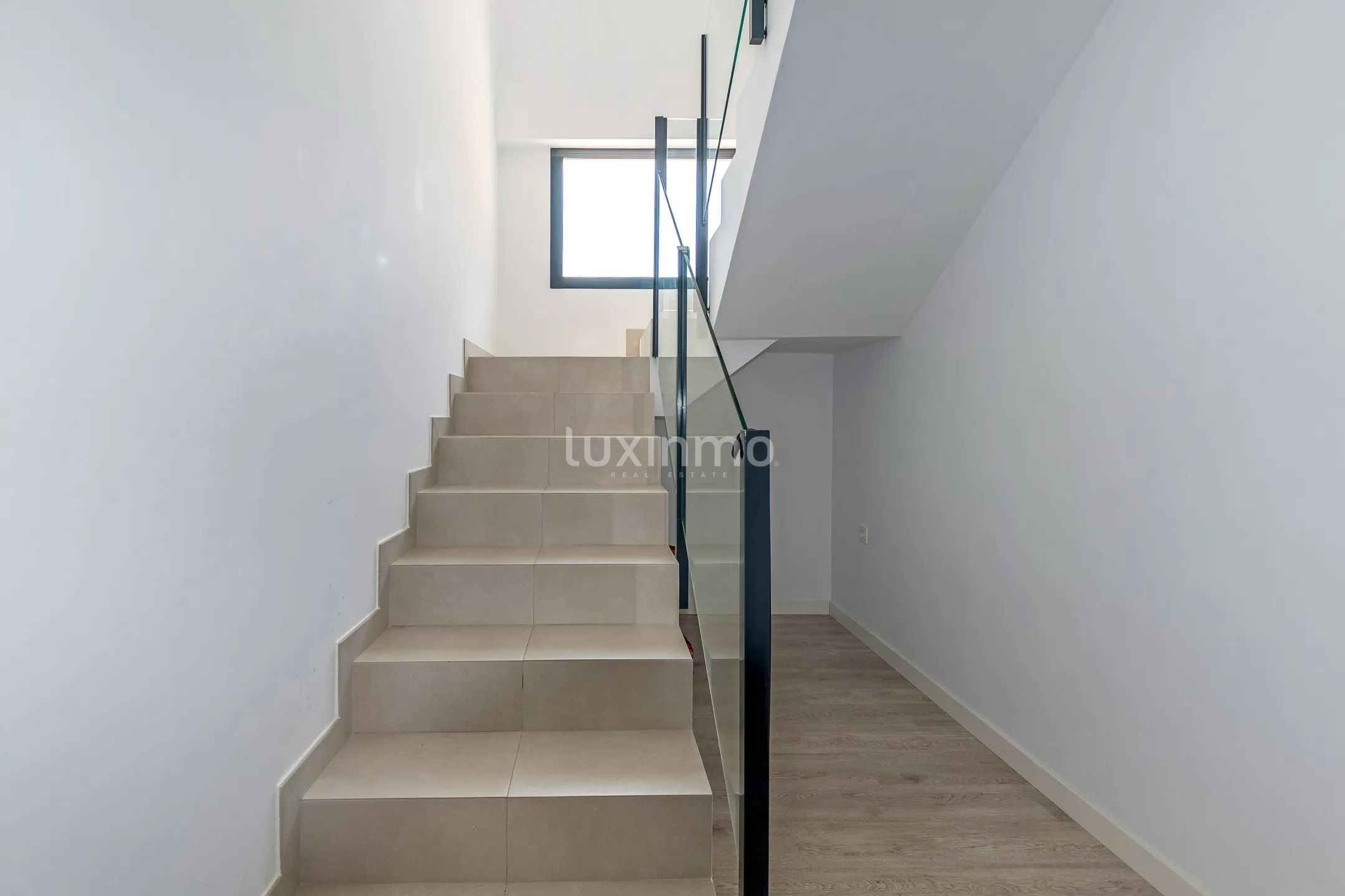 Modern villa with mountain views and private swimming pool in Alfaz del PI — photo 16