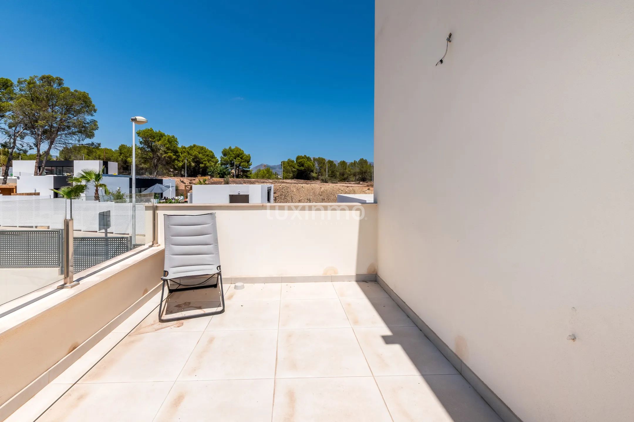 Villa moderna con vistas a la montaña y piscina privada en Alfaz del PI — photo 23