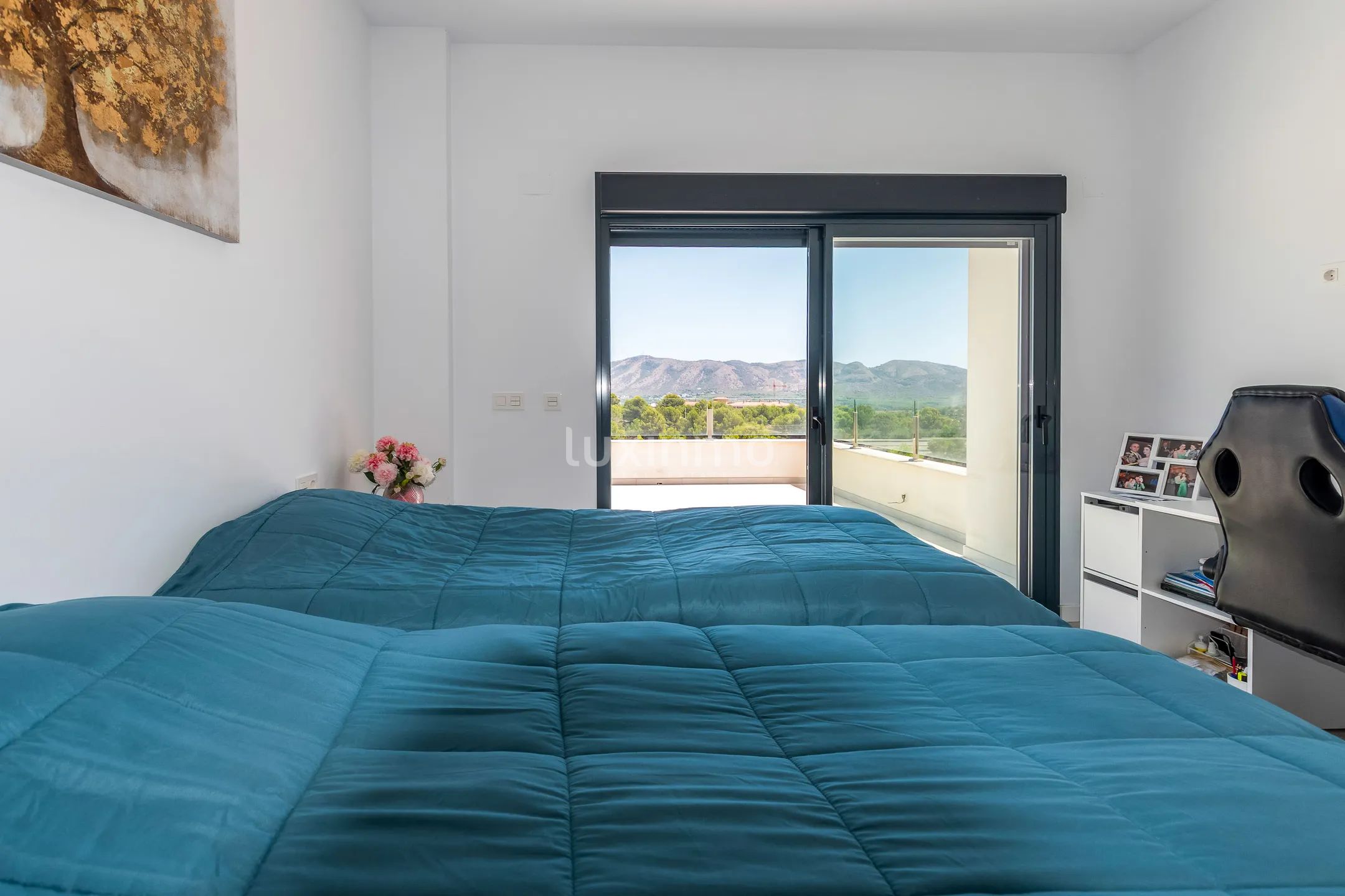 Modern villa with mountain views and private swimming pool in Alfaz del PI — photo 18