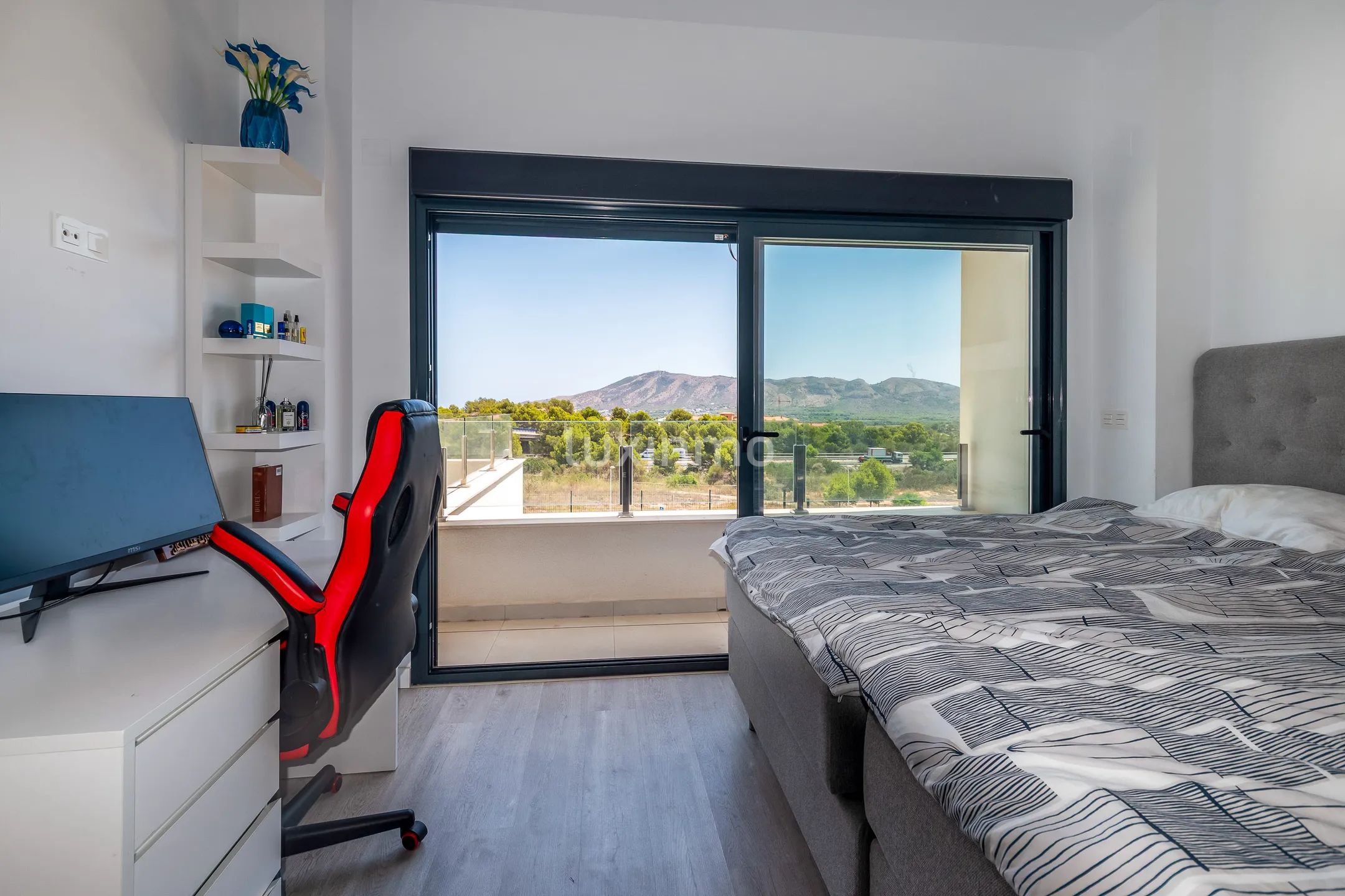 Villa moderna con vistas a la montaña y piscina privada en Alfaz del PI — photo 26