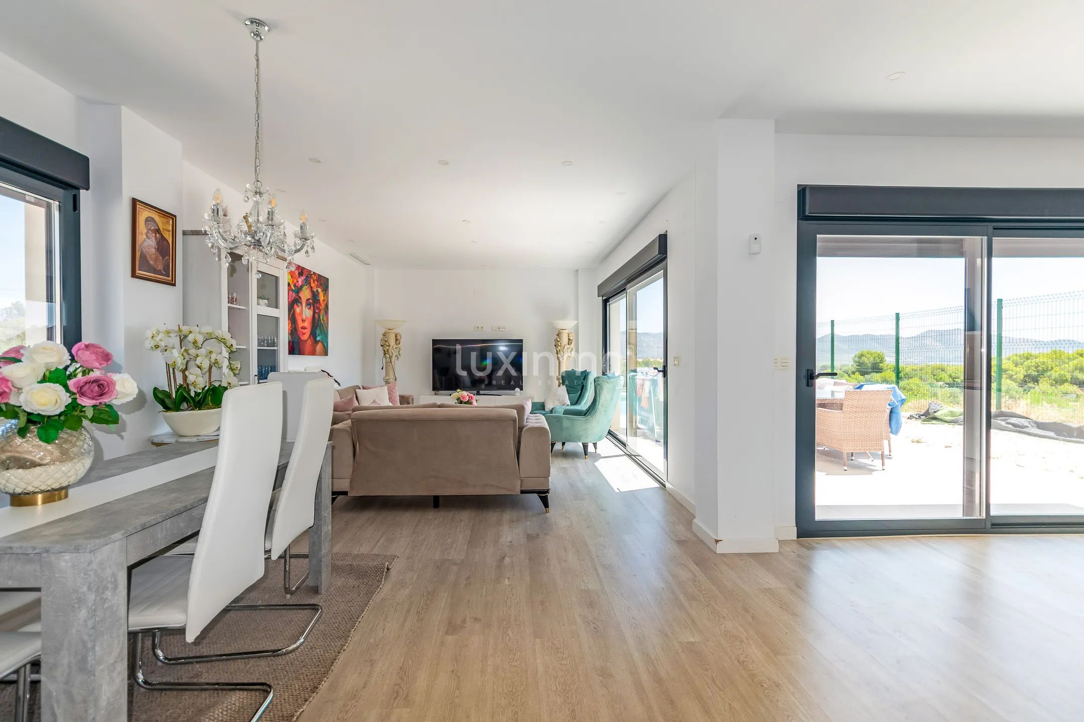 Modern villa with mountain views and private swimming pool in Alfaz del PI — photo 9