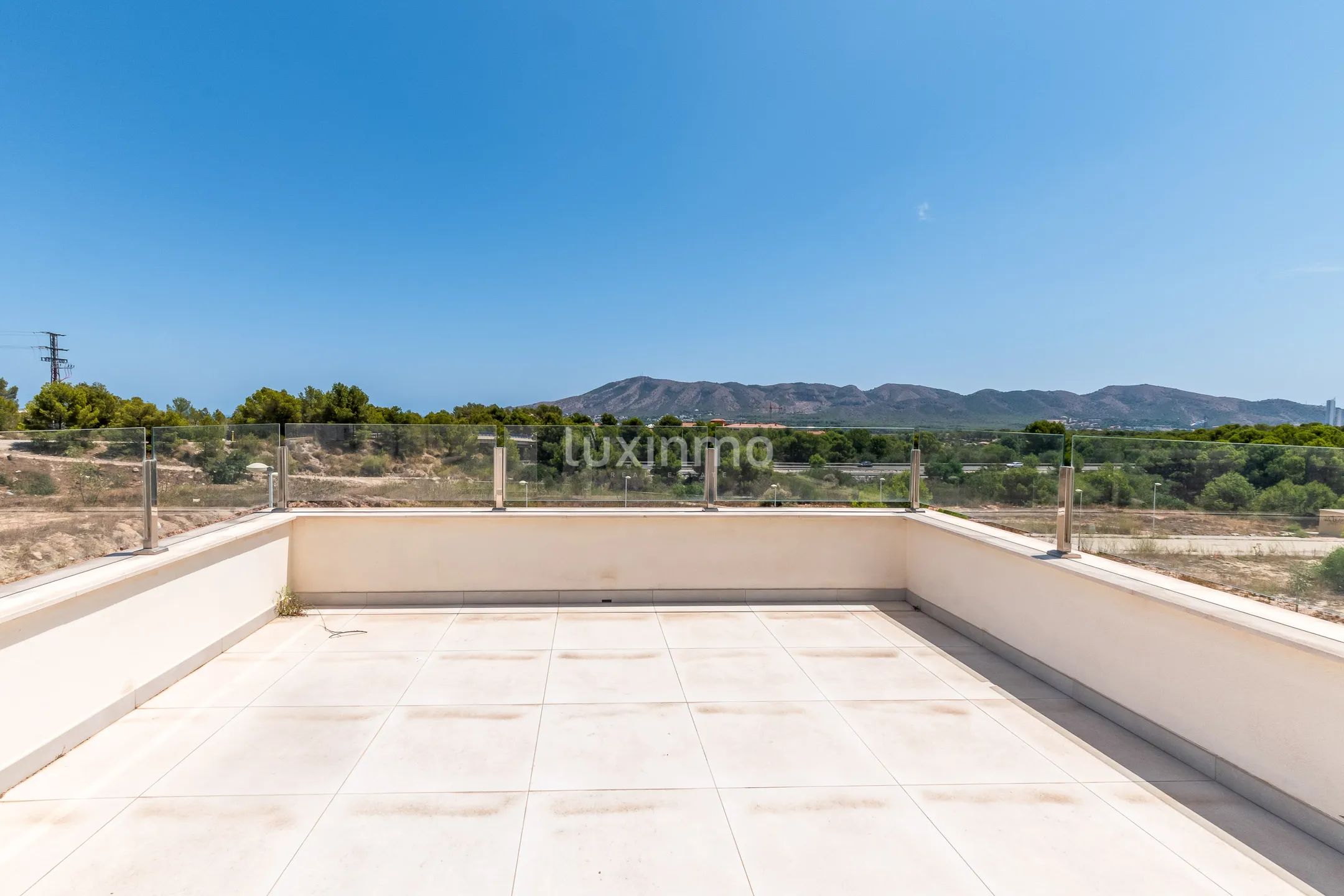 Modern villa with mountain views and private swimming pool in Alfaz del PI — photo 21