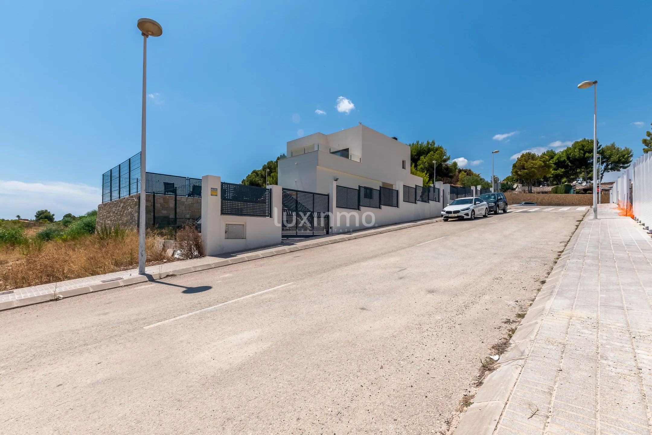 Villa moderna con vistas a la montaña y piscina privada en Alfaz del PI — photo 31