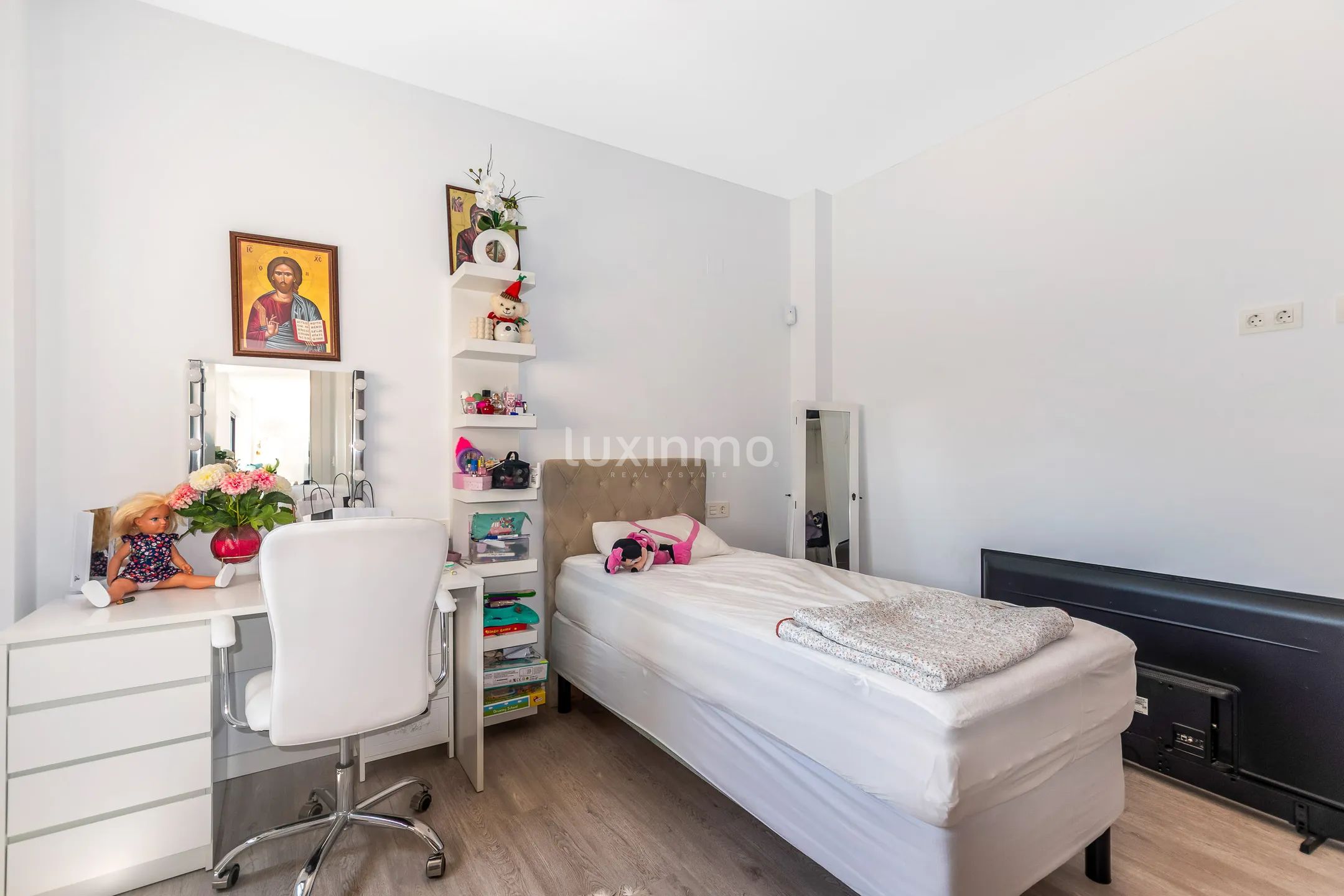 Modern villa with mountain views and private swimming pool in Alfaz del PI — photo 14