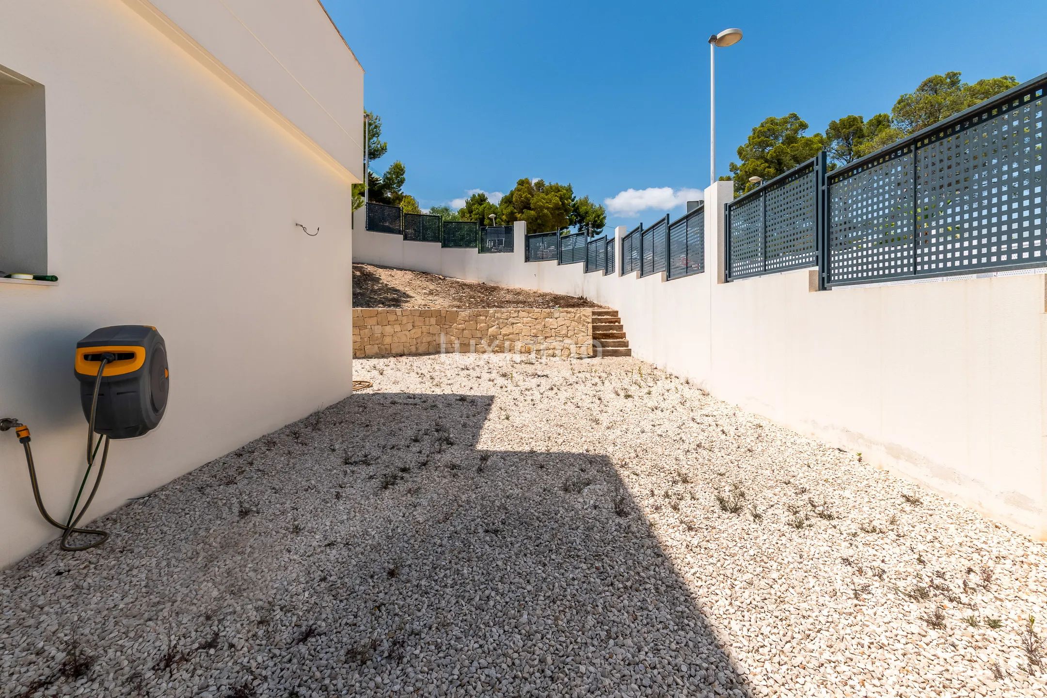 Villa moderna con vistas a la montaña y piscina privada en Alfaz del PI — photo 28