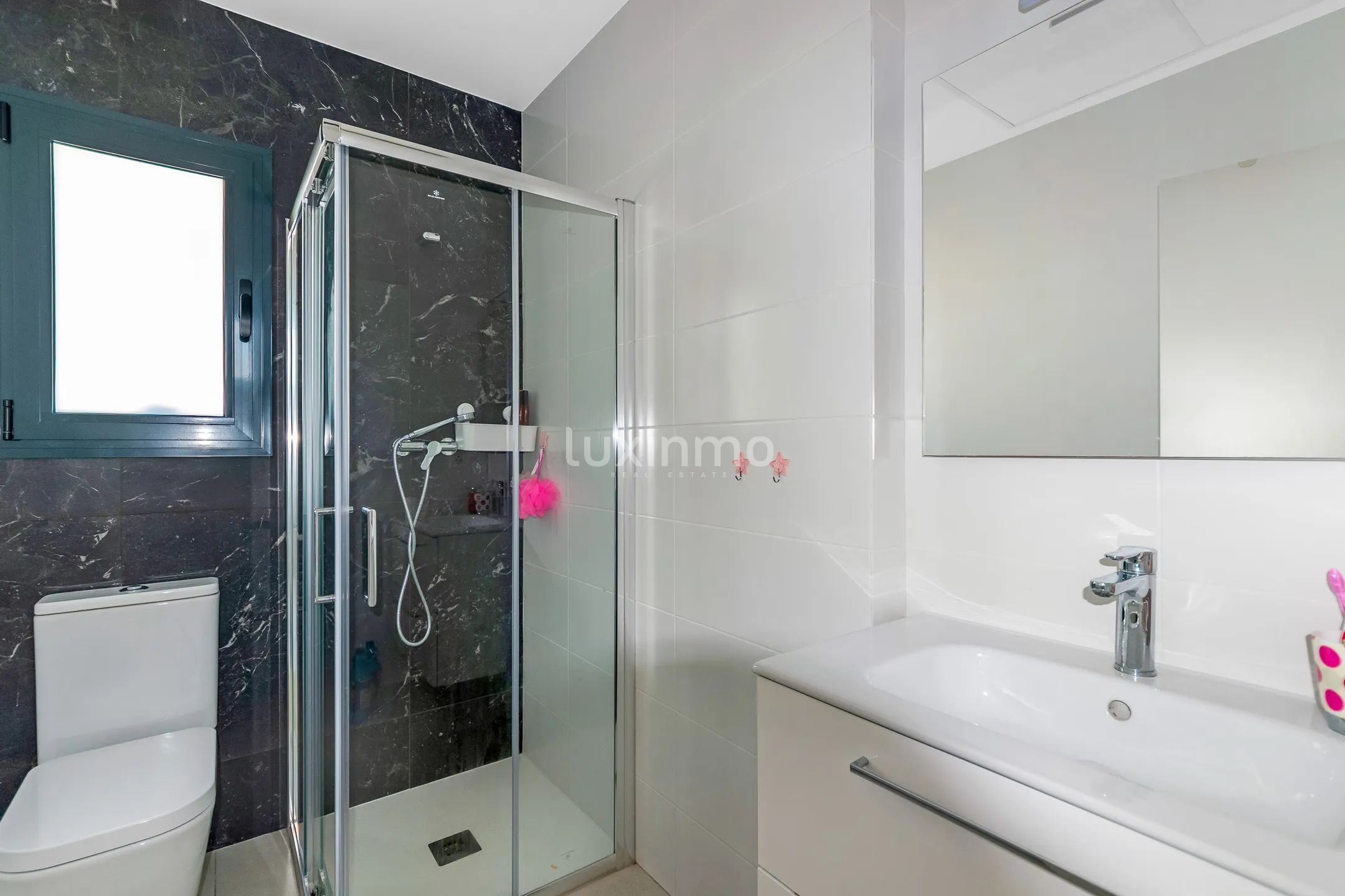 Modern villa with mountain views and private swimming pool in Alfaz del PI — photo 15