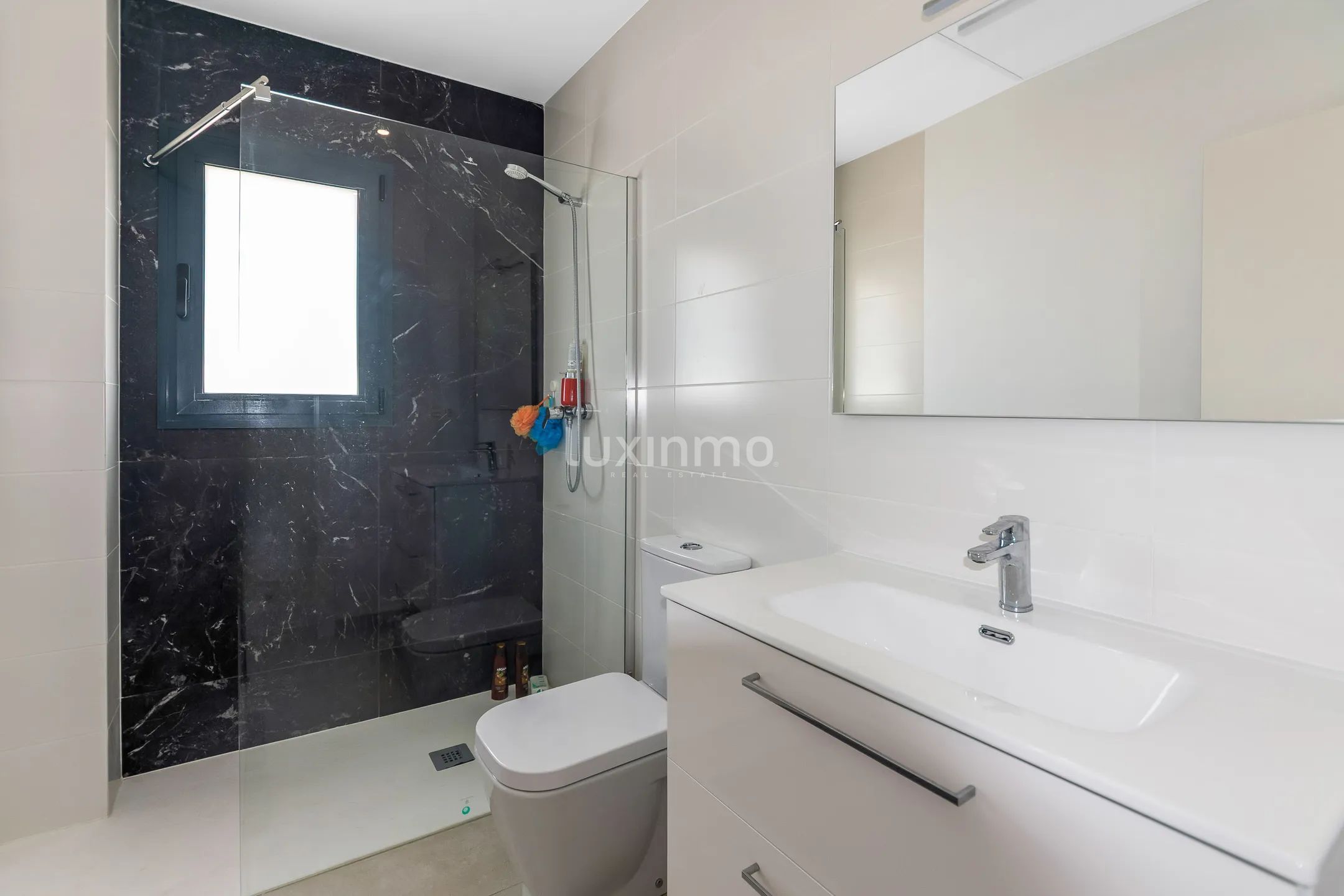 Modern villa with mountain views and private swimming pool in Alfaz del PI — photo 27