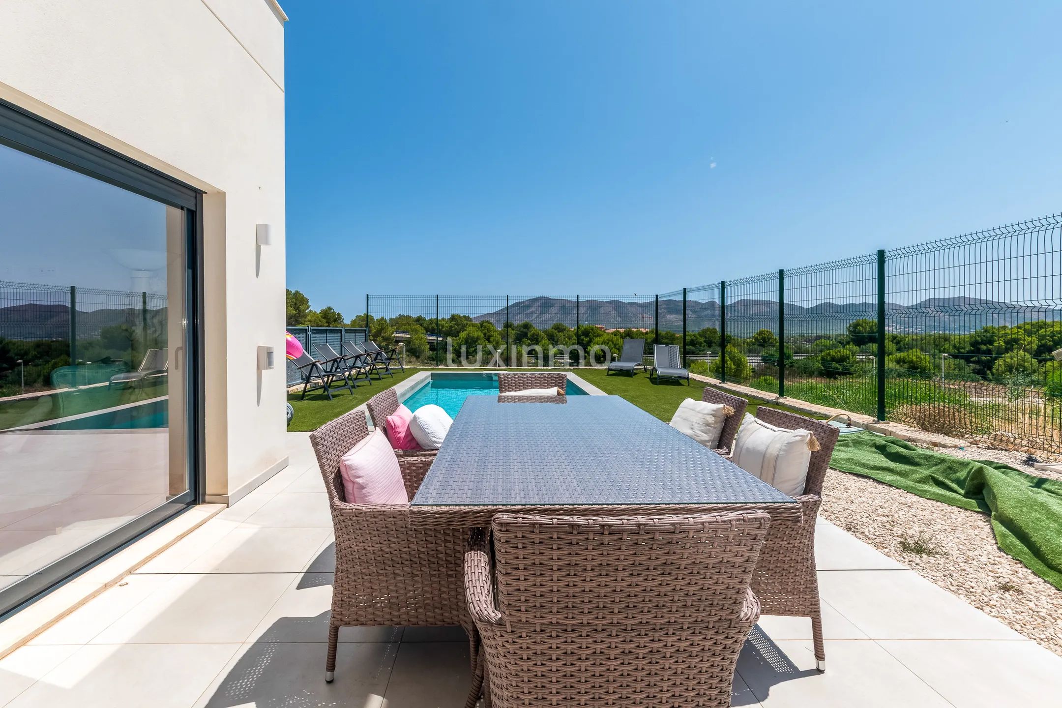 Modern villa with mountain views and private swimming pool in Alfaz del PI — photo 5