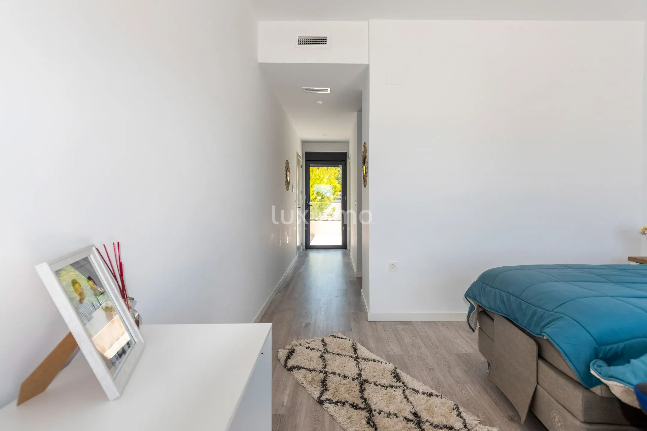 Modern villa with mountain views and private swimming pool in Alfaz del PI — photo 19