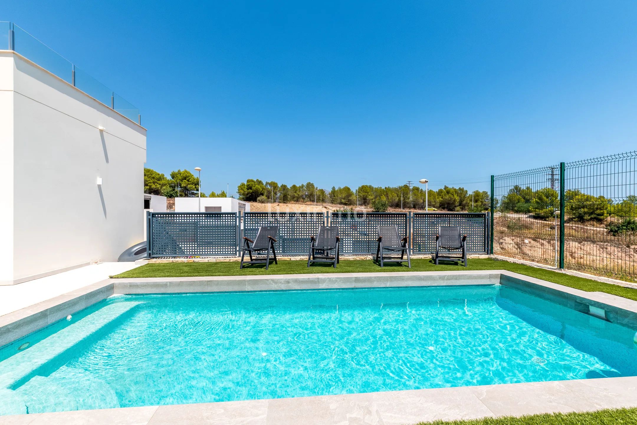 Modern villa with mountain views and private swimming pool in Alfaz del PI — photo 4