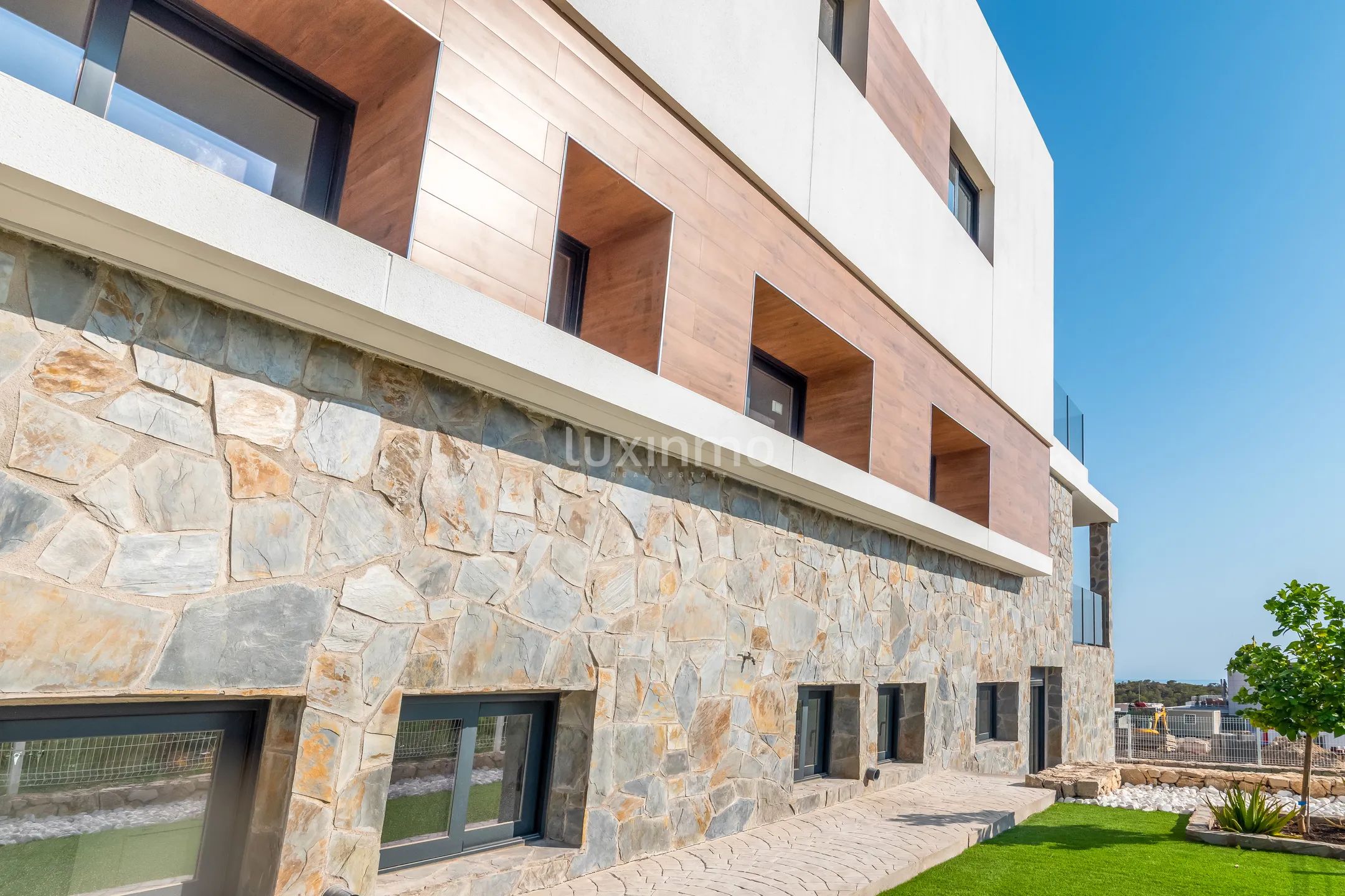 Brand new modern villa — photo 37