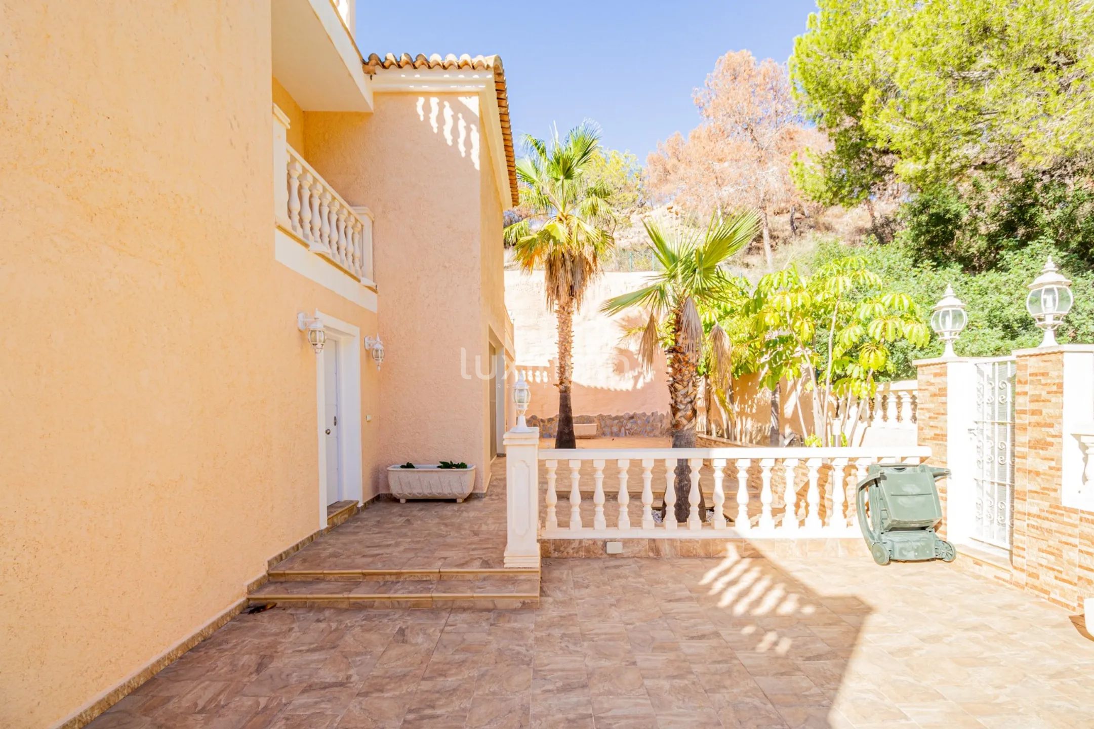 Charming Mediterranean-Style 4-Bedroom Villa in El Albir with Private Pool and Mountain Views — photo 21