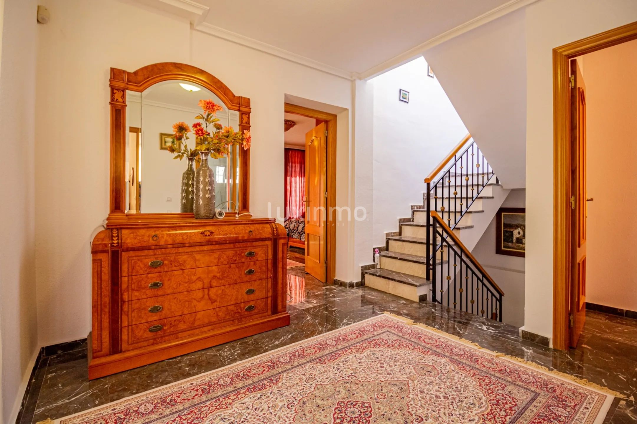 Charming Mediterranean-Style 4-Bedroom Villa in El Albir with Private Pool and Mountain Views — photo 9