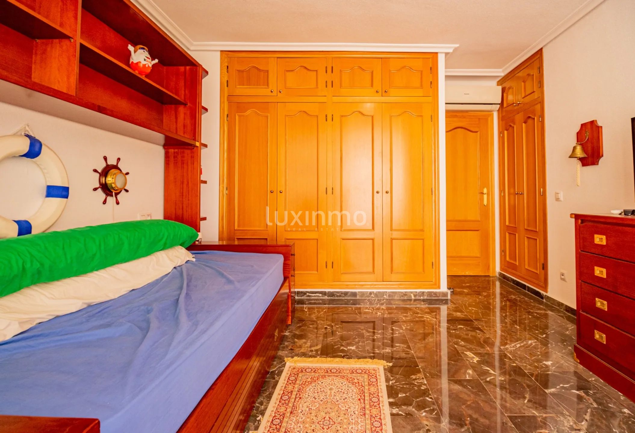 Charming Mediterranean-Style 4-Bedroom Villa in El Albir with Private Pool and Mountain Views — photo 17