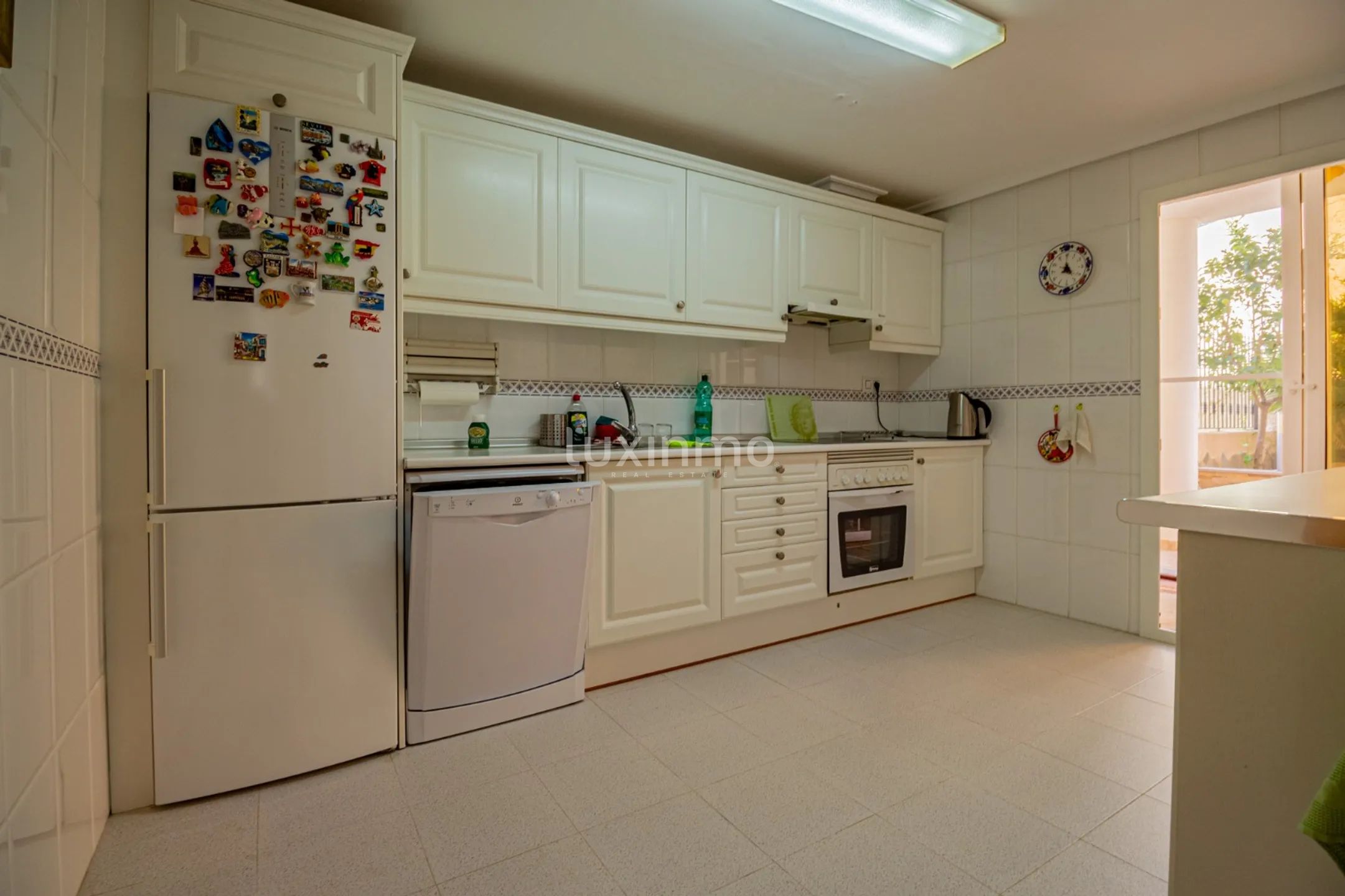 Charming Mediterranean-Style 4-Bedroom Villa in El Albir with Private Pool and Mountain Views — photo 5