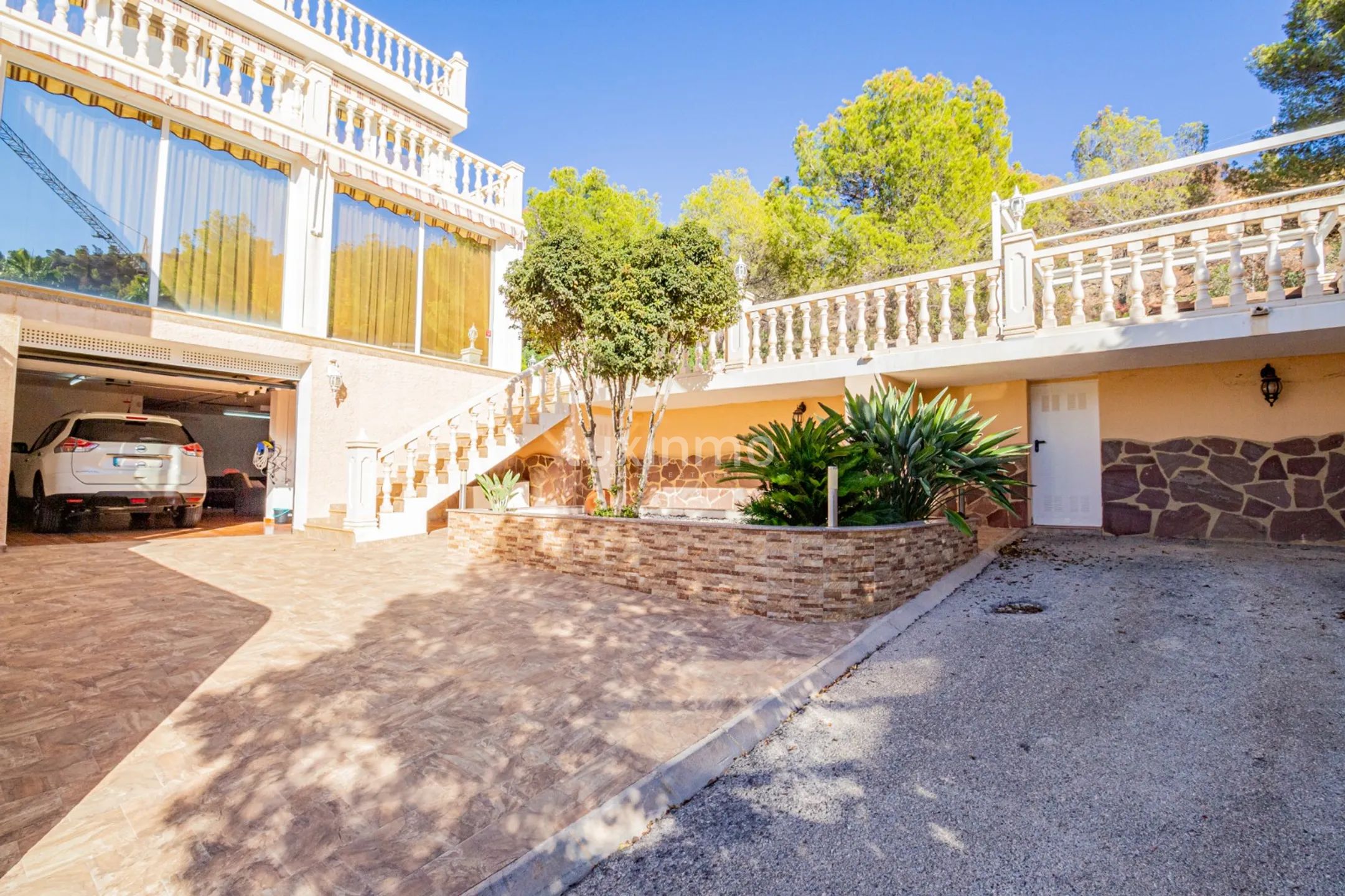 Charming Mediterranean-Style 4-Bedroom Villa in El Albir with Private Pool and Mountain Views — photo 3
