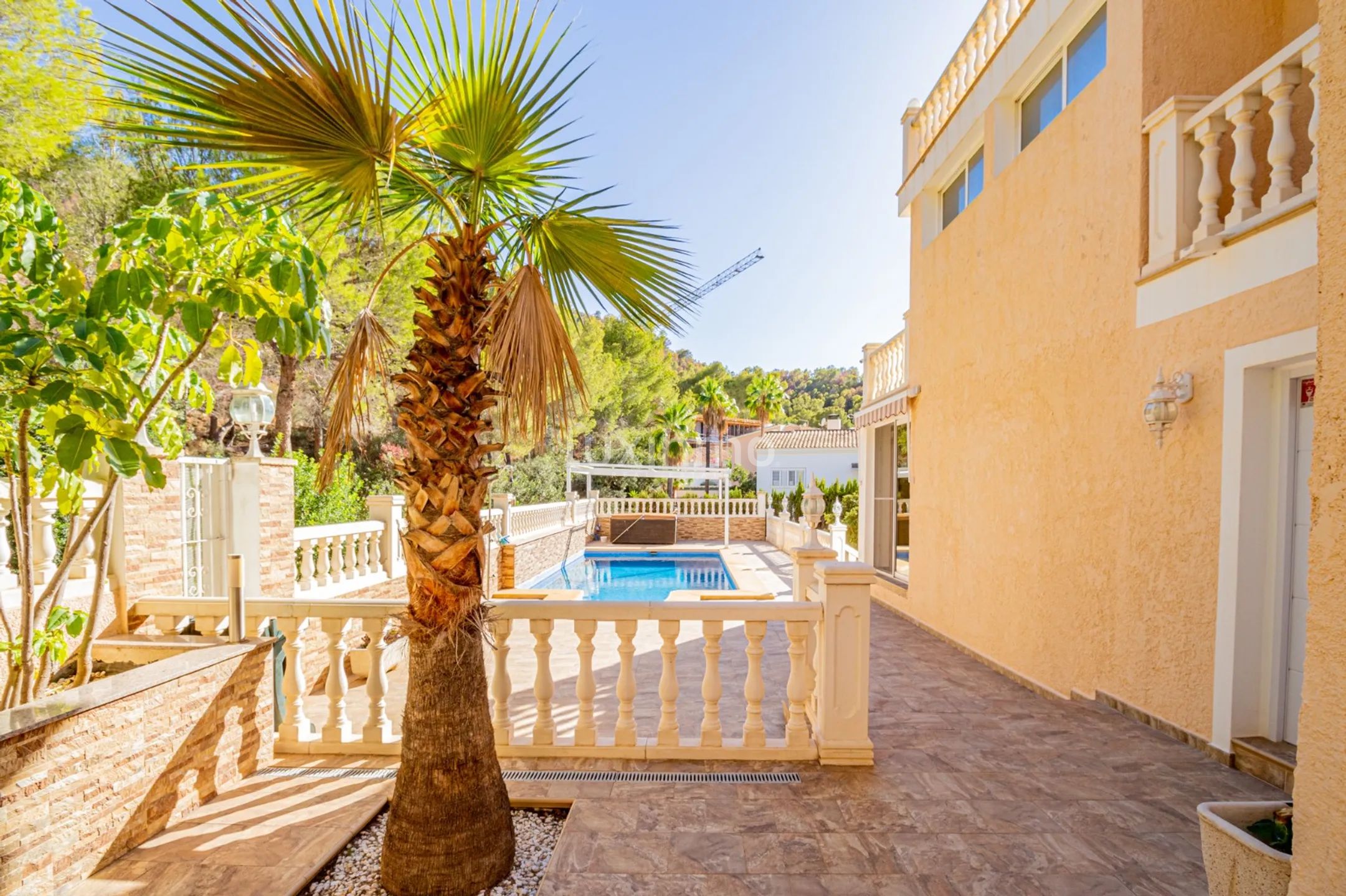 Очаровательная вилла в средиземноморском стиле с 4 спальнями в Эль-Альбире с частным бассейном и видом на горы