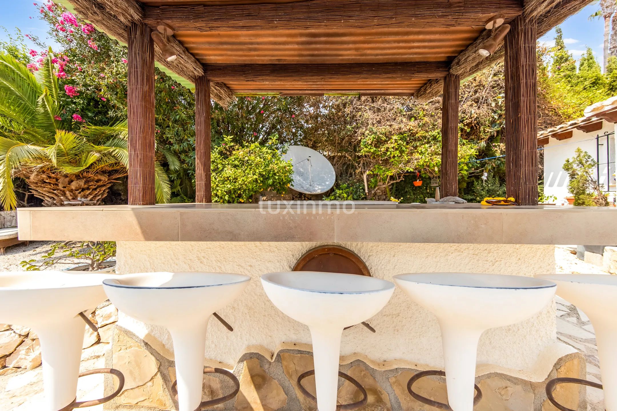 Sørvendt villa til salgs i Moraira — photo 14