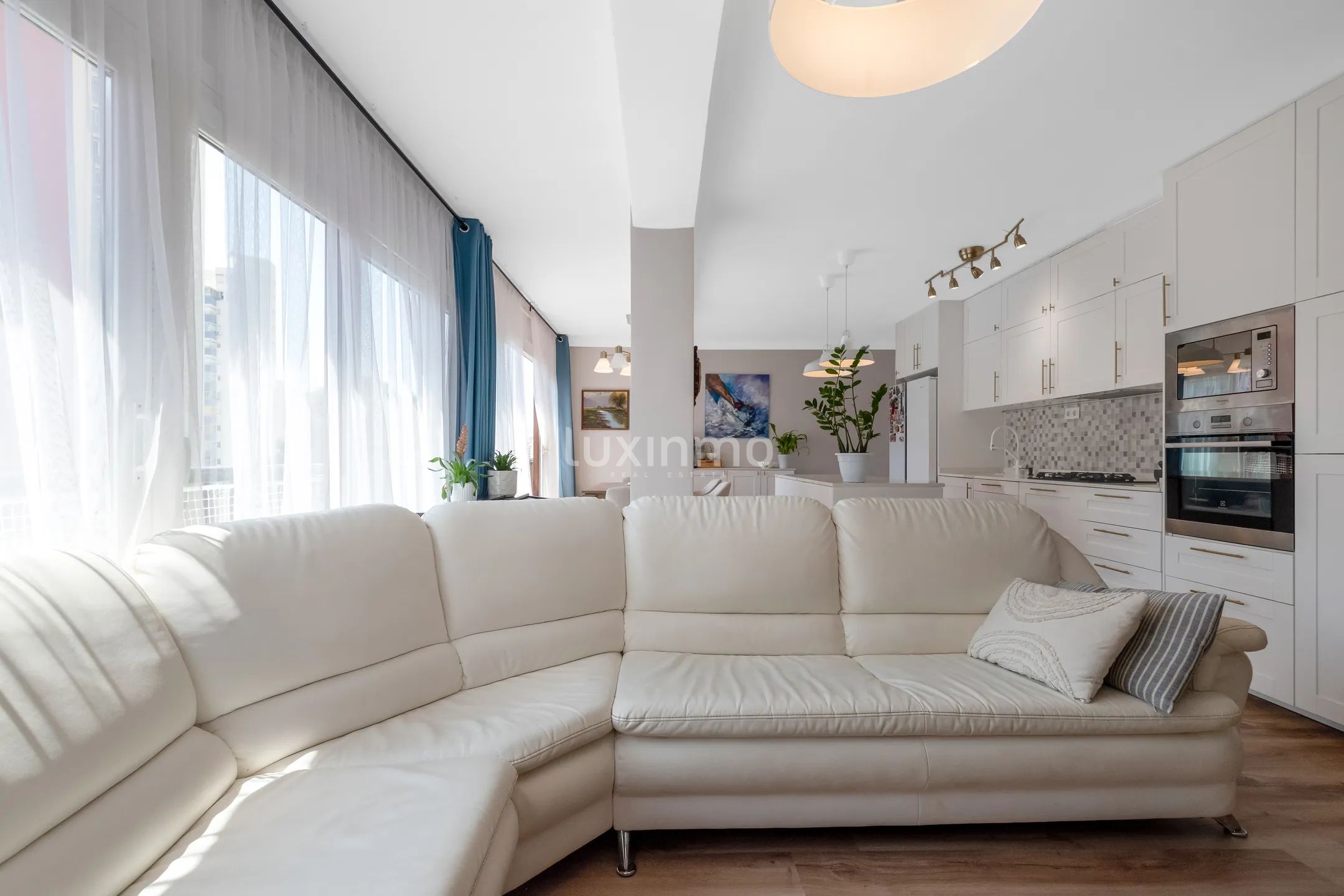 Stunning Remodeled Modern Duplex for Sale in Playa de Levante, Benidorm — photo 3