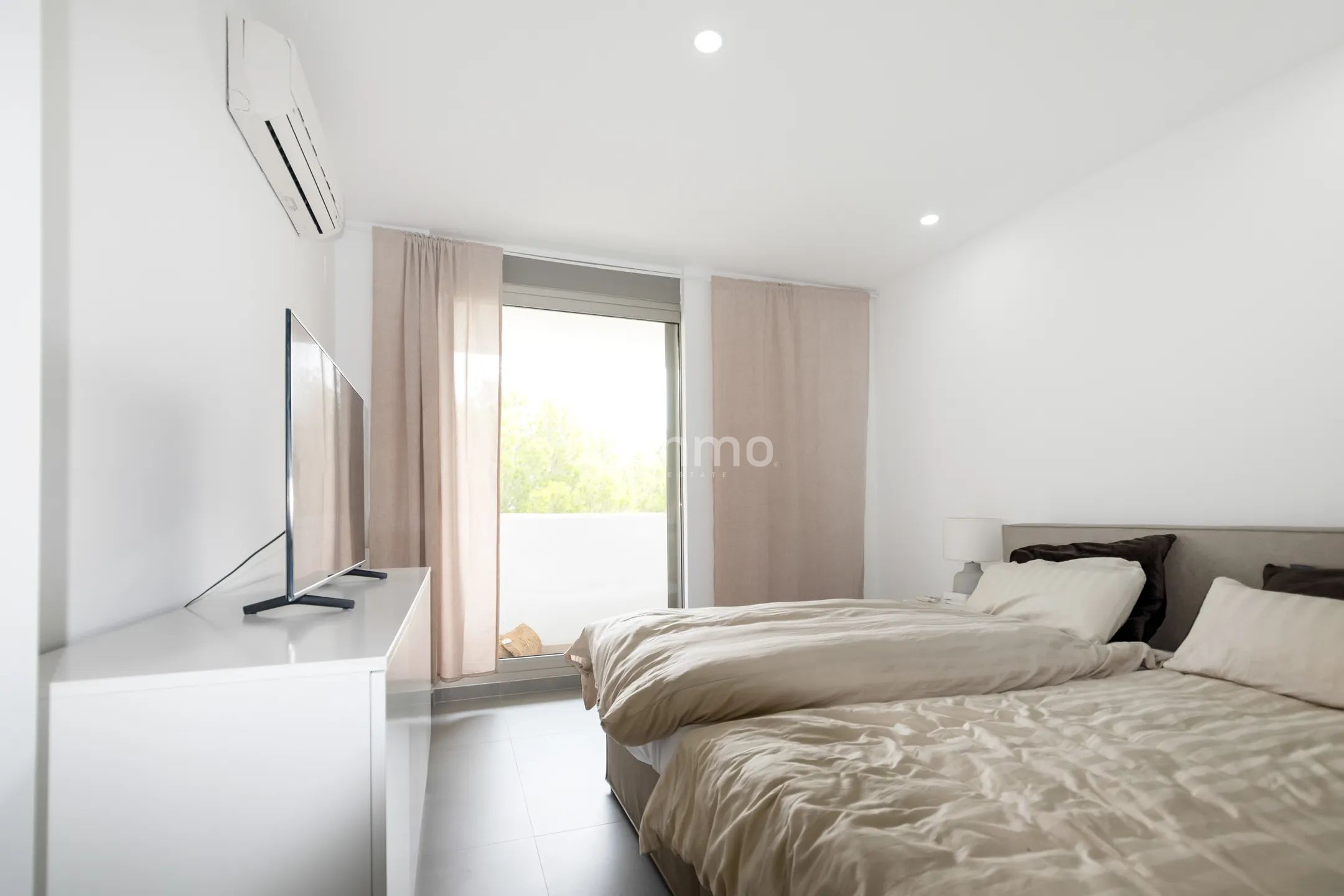 Beautiful villa with swimming pool for rent in Altea — photo 17