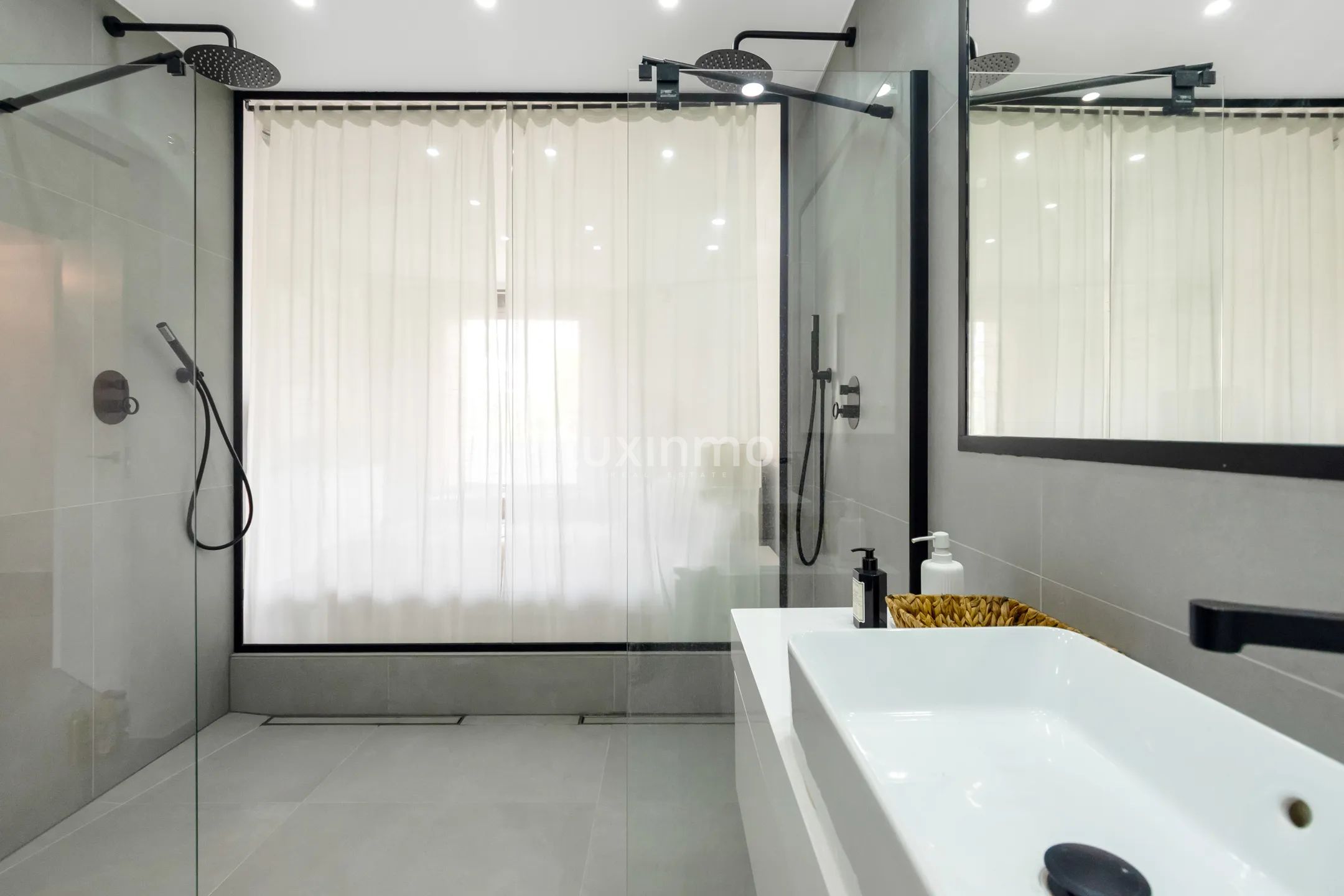 Beautiful villa with swimming pool for rent in Altea — photo 19