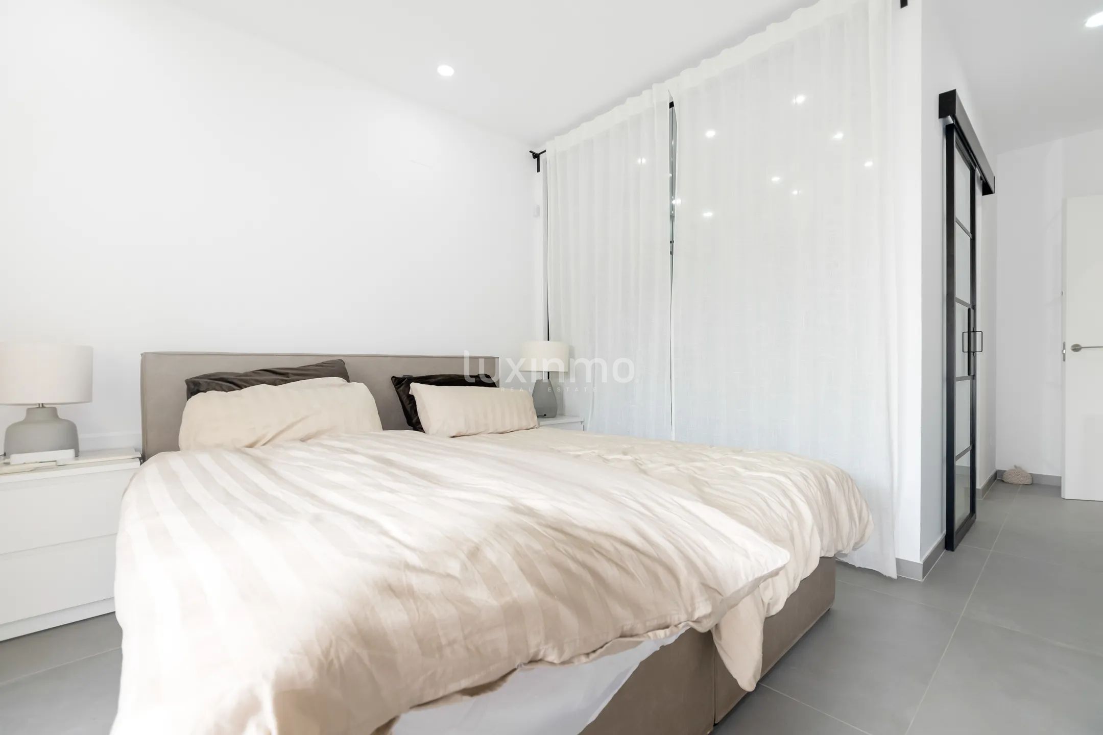 Beautiful villa with swimming pool for rent in Altea — photo 16