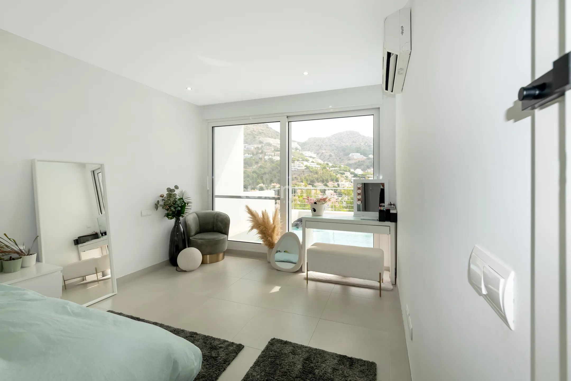 Beautiful villa with swimming pool for rent in Altea — photo 9