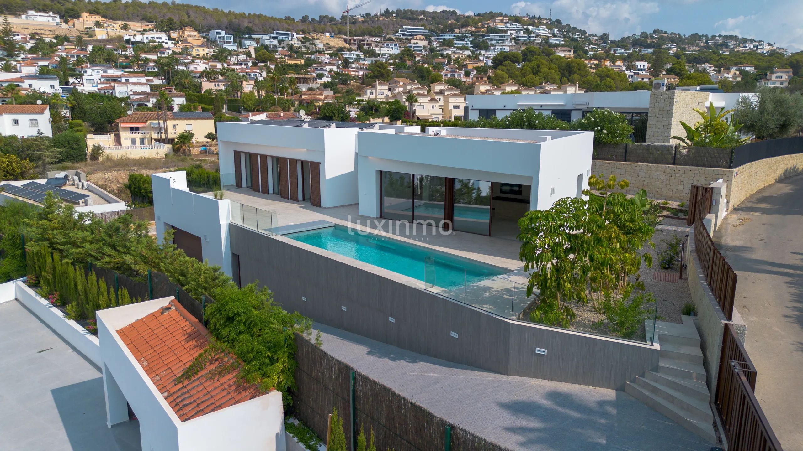 Luxuriöse freistehende Villa mit 4 Schlafzimmern und Panoramablick auf die Berge in Calpe — photo 1
