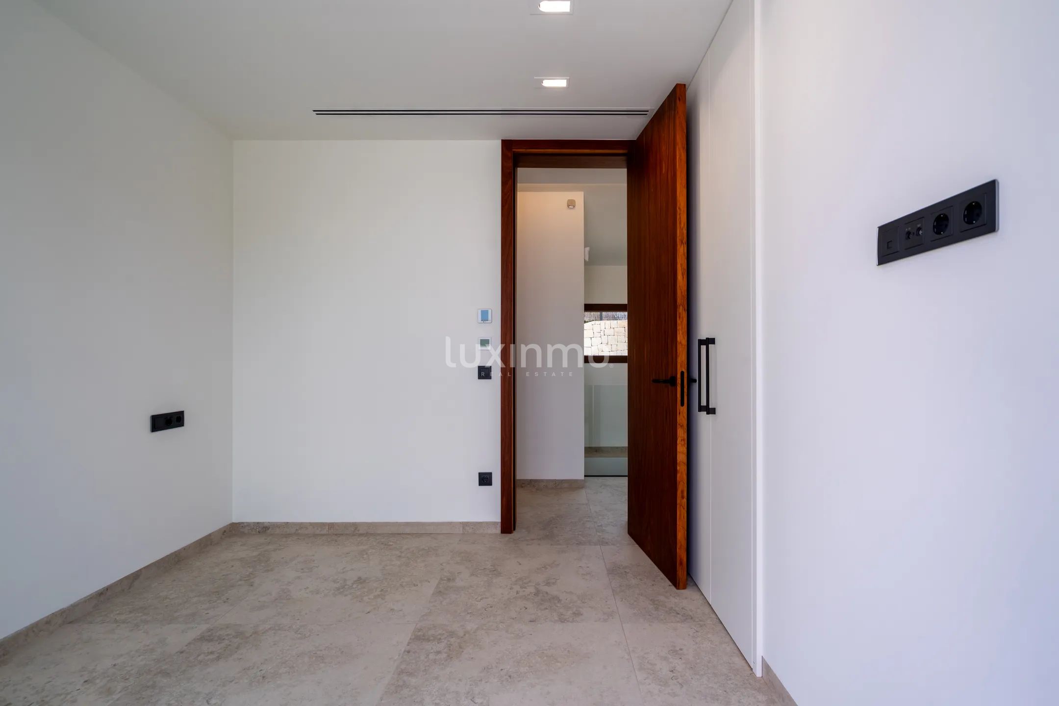 Lujosa Villa Independiente de 4 Dormitorios con Vistas Panorámicas a la Montaña en Calpe — photo 20