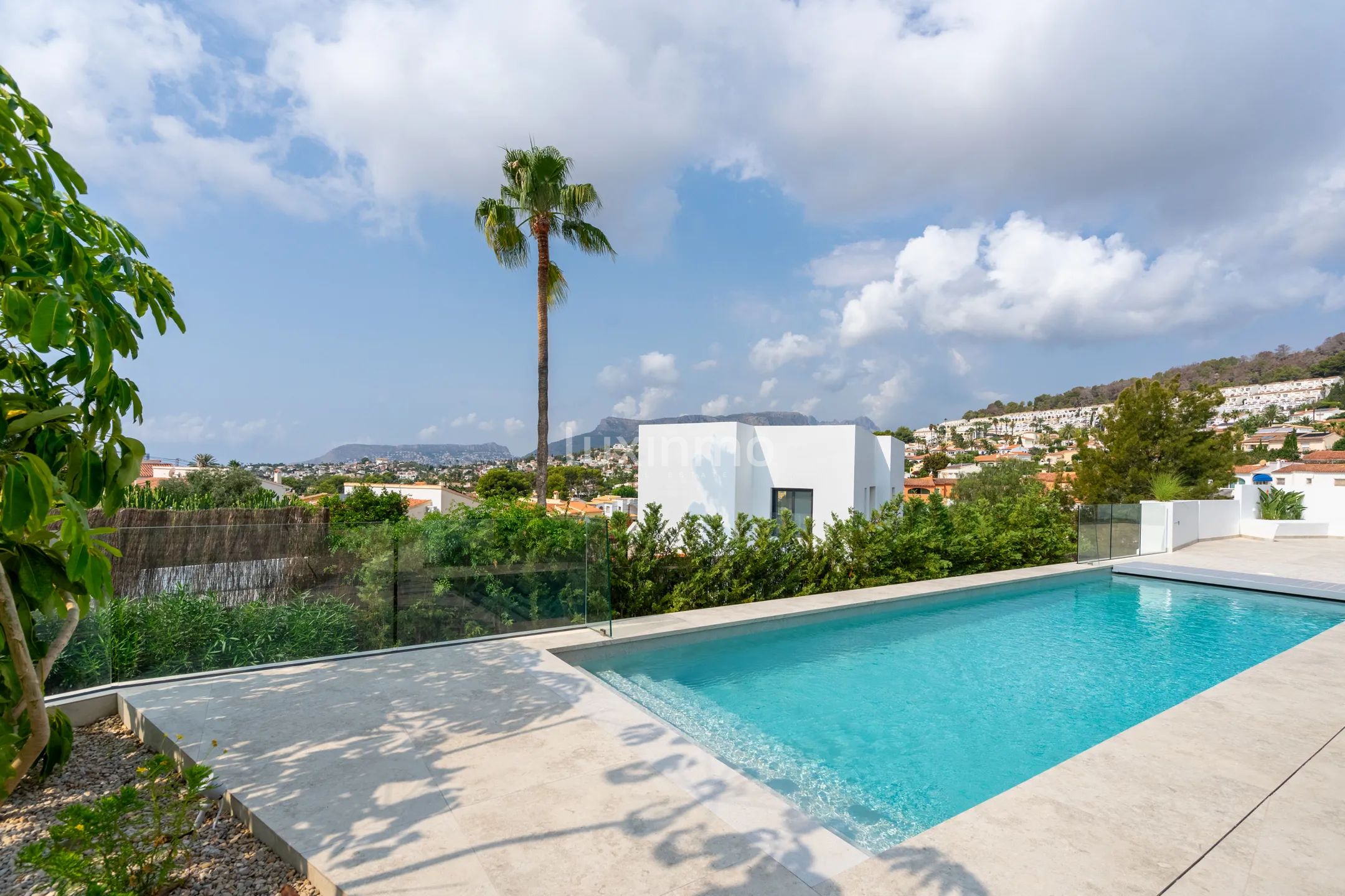 Luxuriöse freistehende Villa mit 4 Schlafzimmern und Panoramablick auf die Berge in Calpe — photo 40