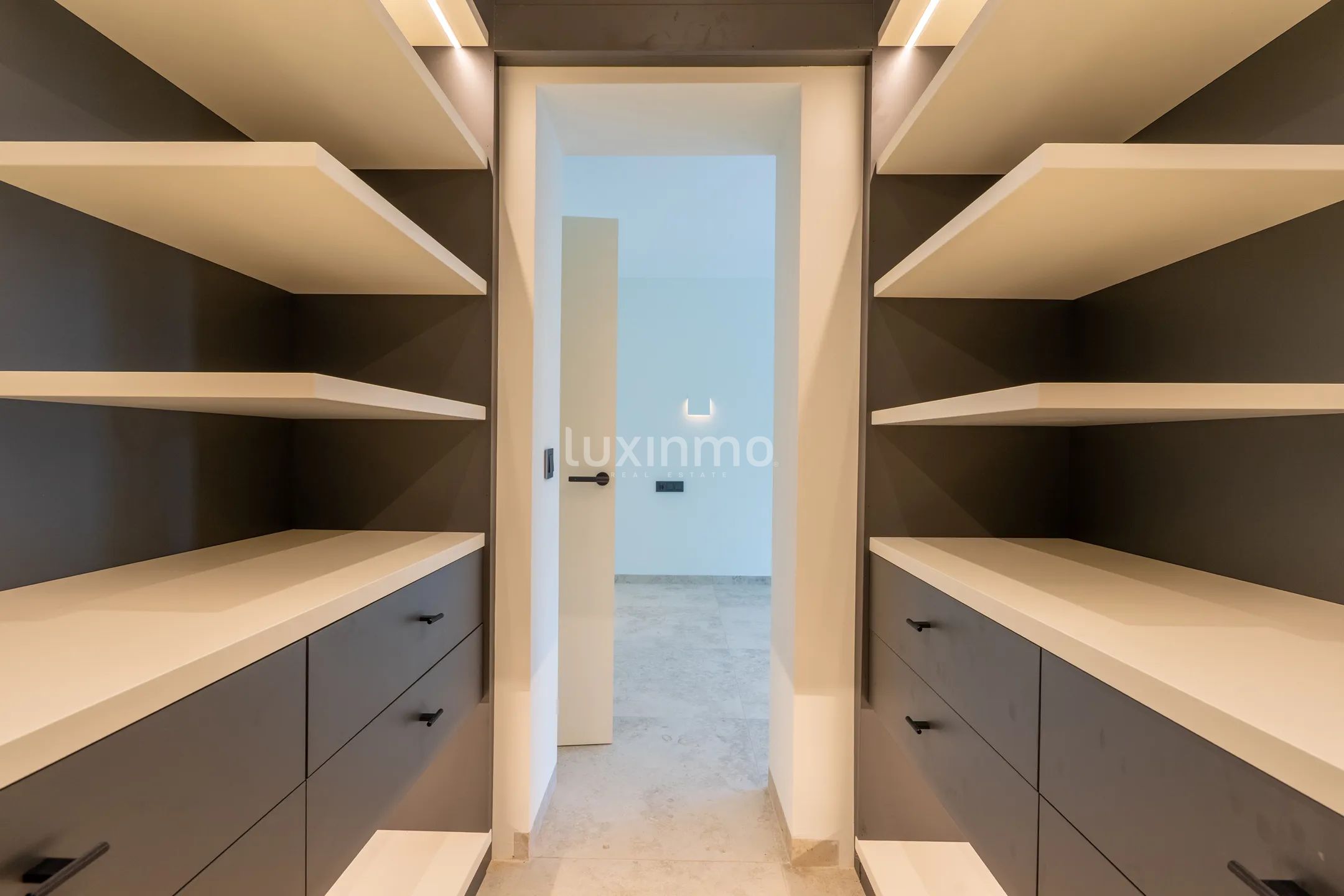 Luxuriöse freistehende Villa mit 4 Schlafzimmern und Panoramablick auf die Berge in Calpe — photo 31