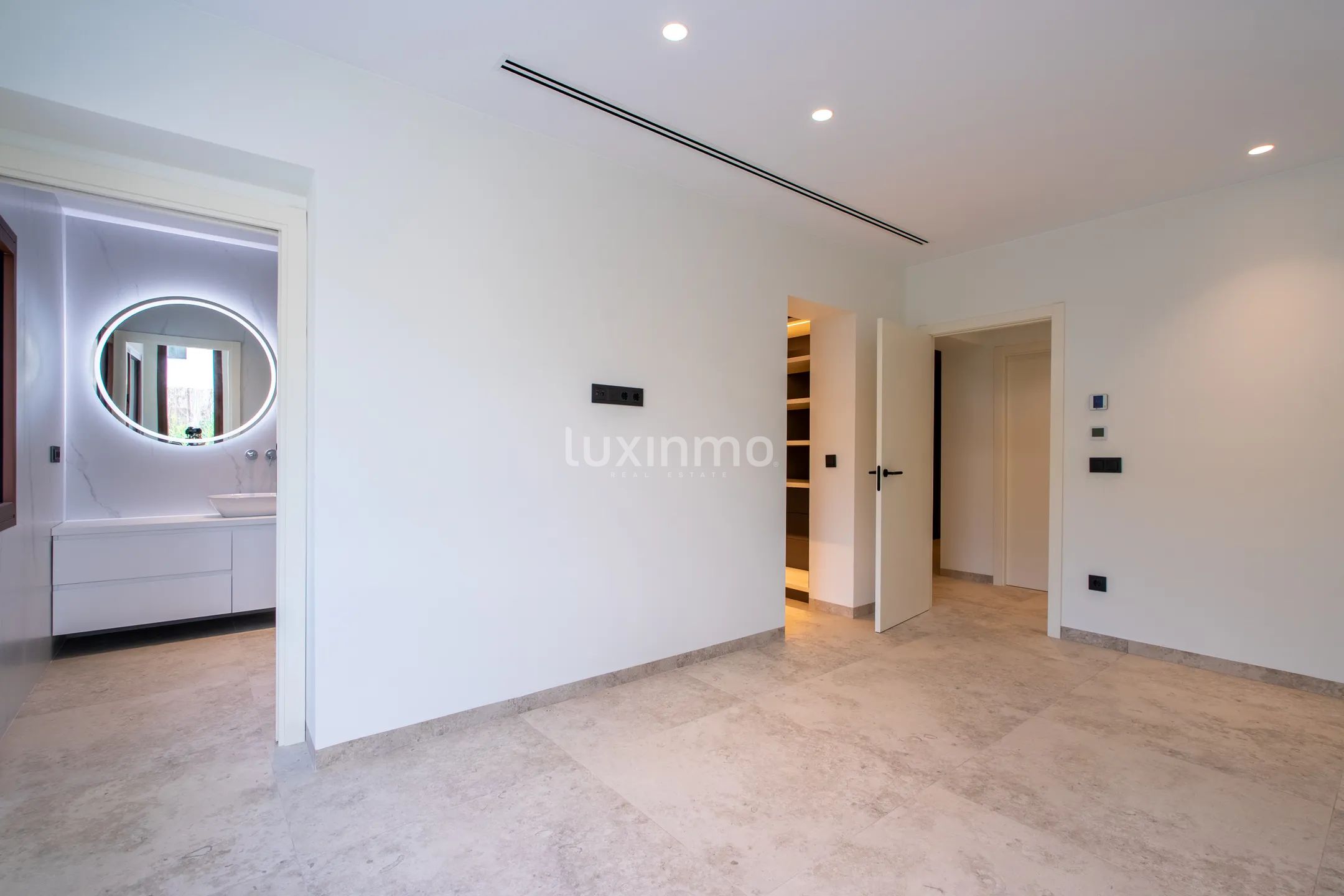 Luxuriöse freistehende Villa mit 4 Schlafzimmern und Panoramablick auf die Berge in Calpe — photo 27