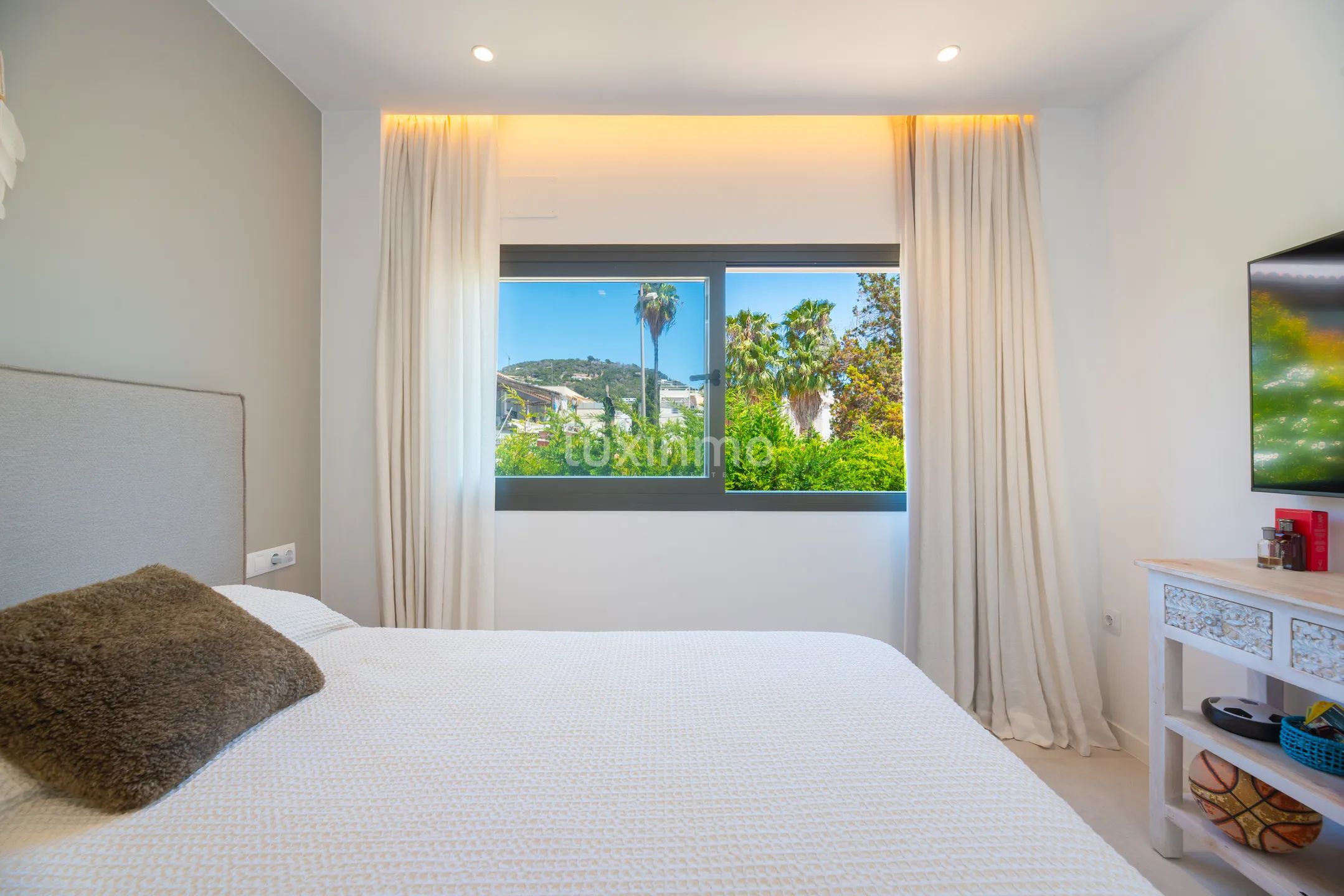 Modern penthouse with stunning sea views in Jesús, Santa Eulària — photo 27