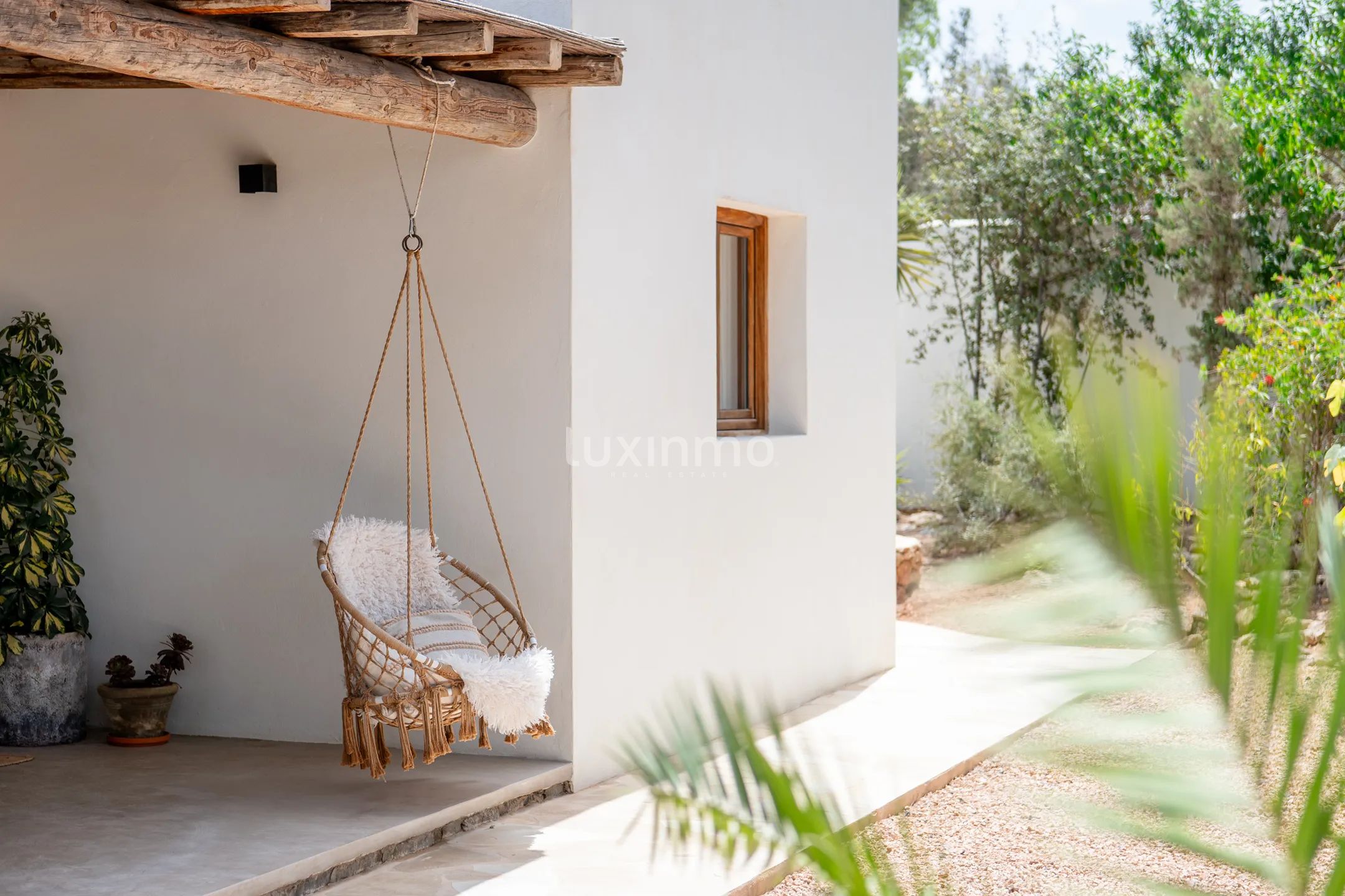 Stilfull bohemsk villa med gjesteleilighet, velværeavdeling og utsikt over solnedgangen nær Sant Agustí og Ibizas fineste strender — photo 47