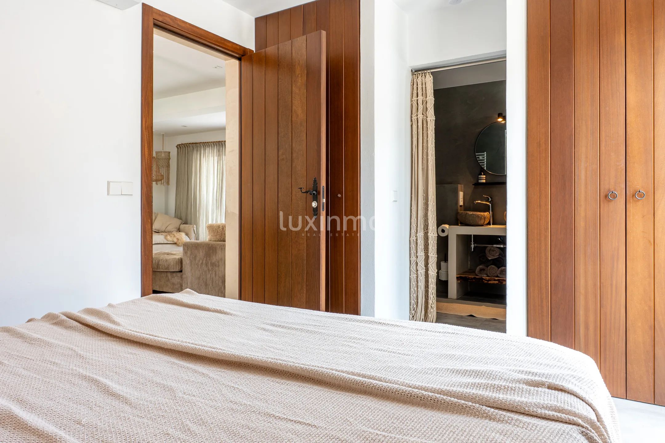 Élégante villa bohémienne avec appartement d'hôtes, espace bien-être et vue sur le coucher de soleil près de Sant Agustí et des plus belles plages d'Ibiza — photo 39