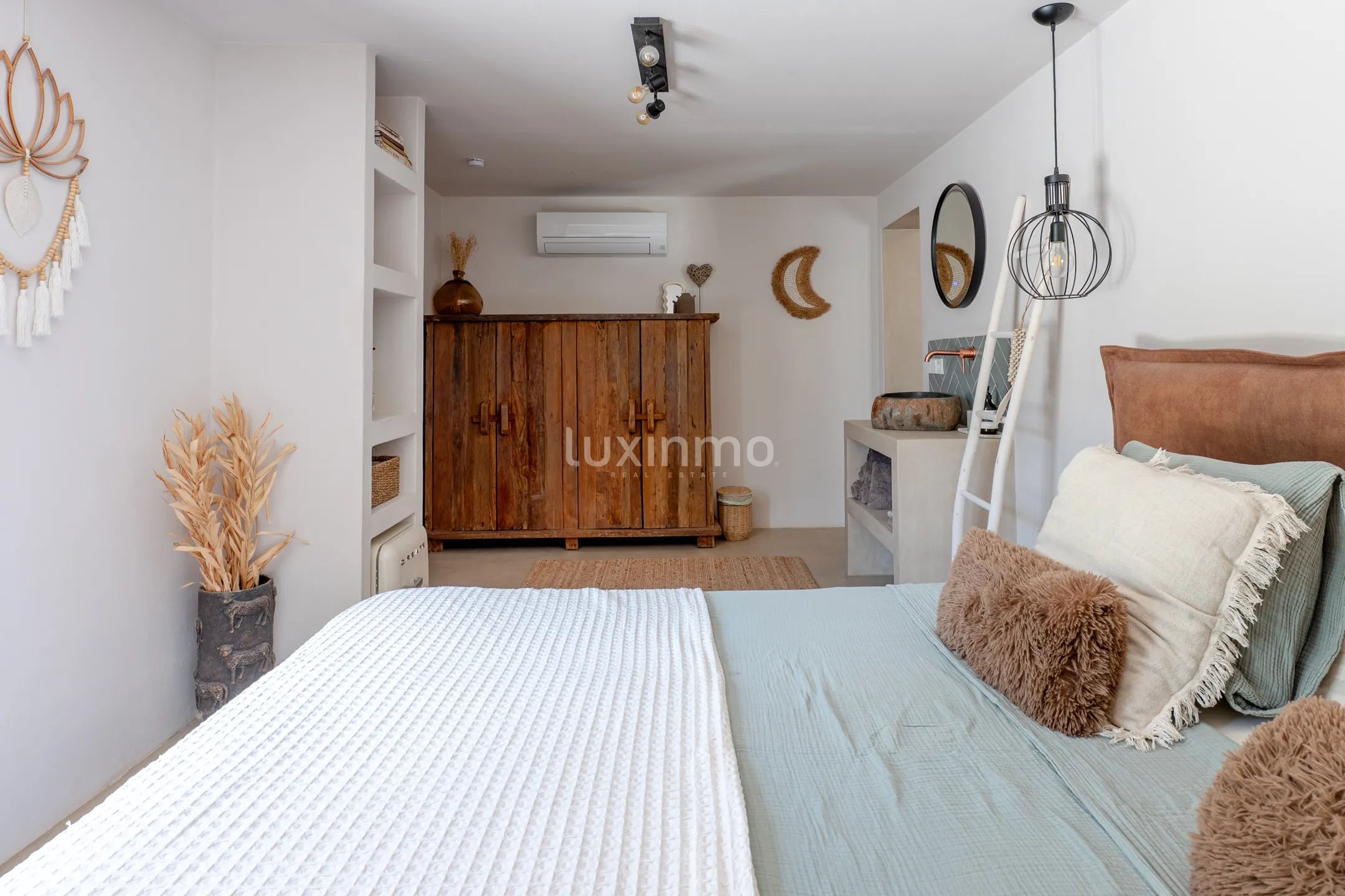 Élégante villa bohémienne avec appartement d'hôtes, espace bien-être et vue sur le coucher de soleil près de Sant Agustí et des plus belles plages d'Ibiza — photo 45