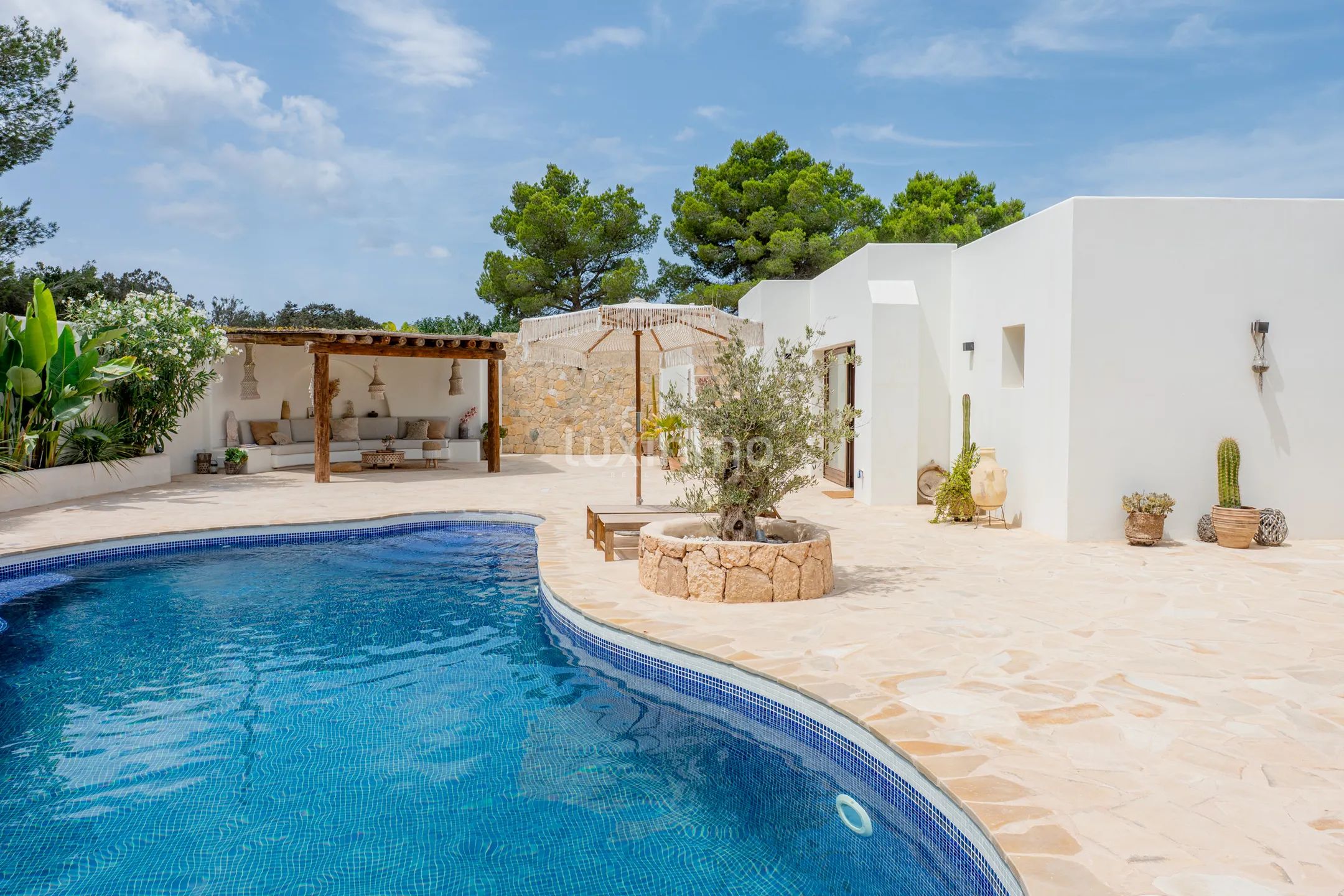 Stilfull bohemsk villa med gjesteleilighet, velværeavdeling og utsikt over solnedgangen nær Sant Agustí og Ibizas fineste strender — photo 3