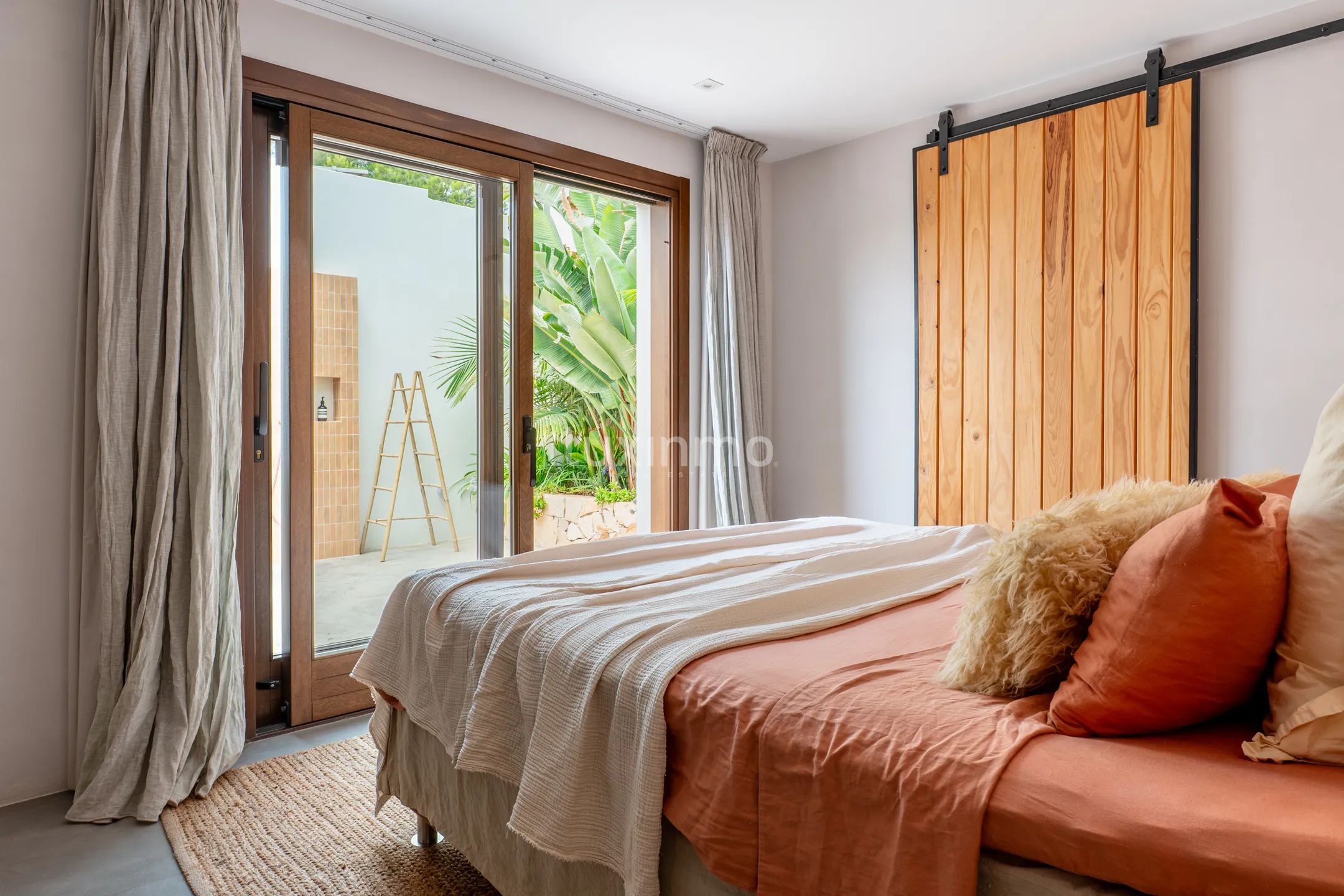 Stilfull bohemsk villa med gjesteleilighet, velværeavdeling og utsikt over solnedgangen nær Sant Agustí og Ibizas fineste strender — photo 33