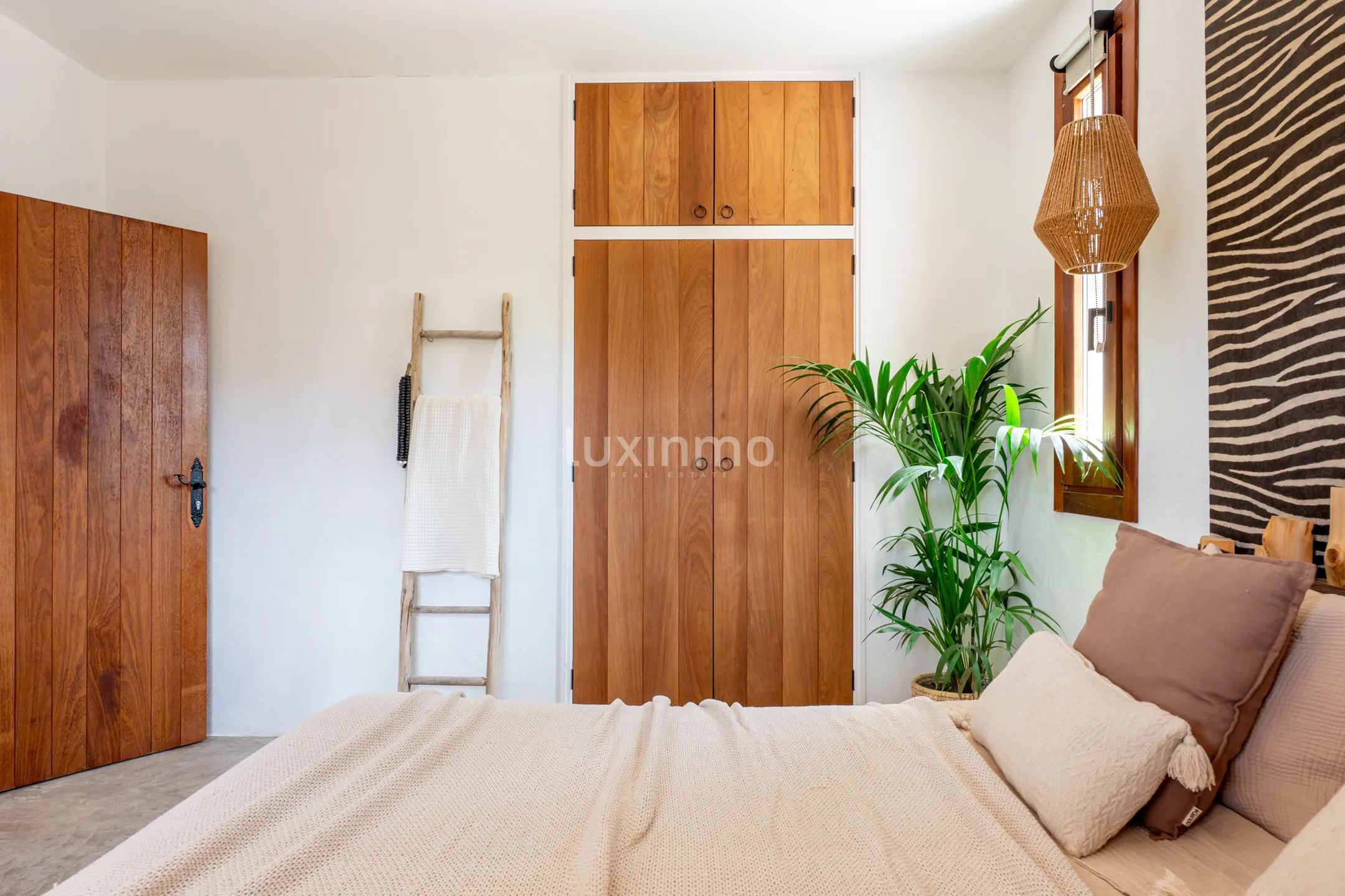 Élégante villa bohémienne avec appartement d'hôtes, espace bien-être et vue sur le coucher de soleil près de Sant Agustí et des plus belles plages d'Ibiza — photo 53