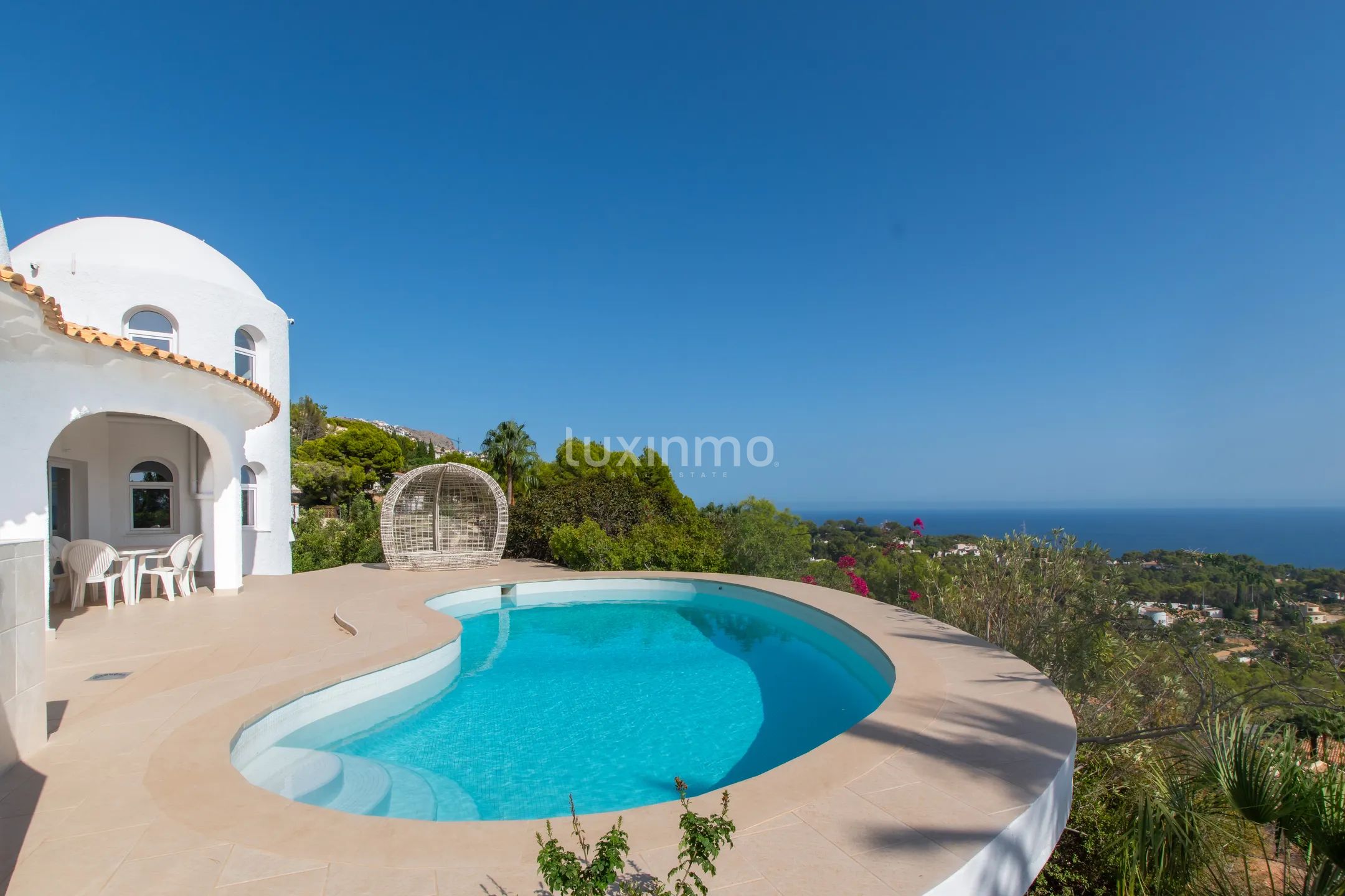 Preciosa casa ibicenca con piscina en venta en Altea