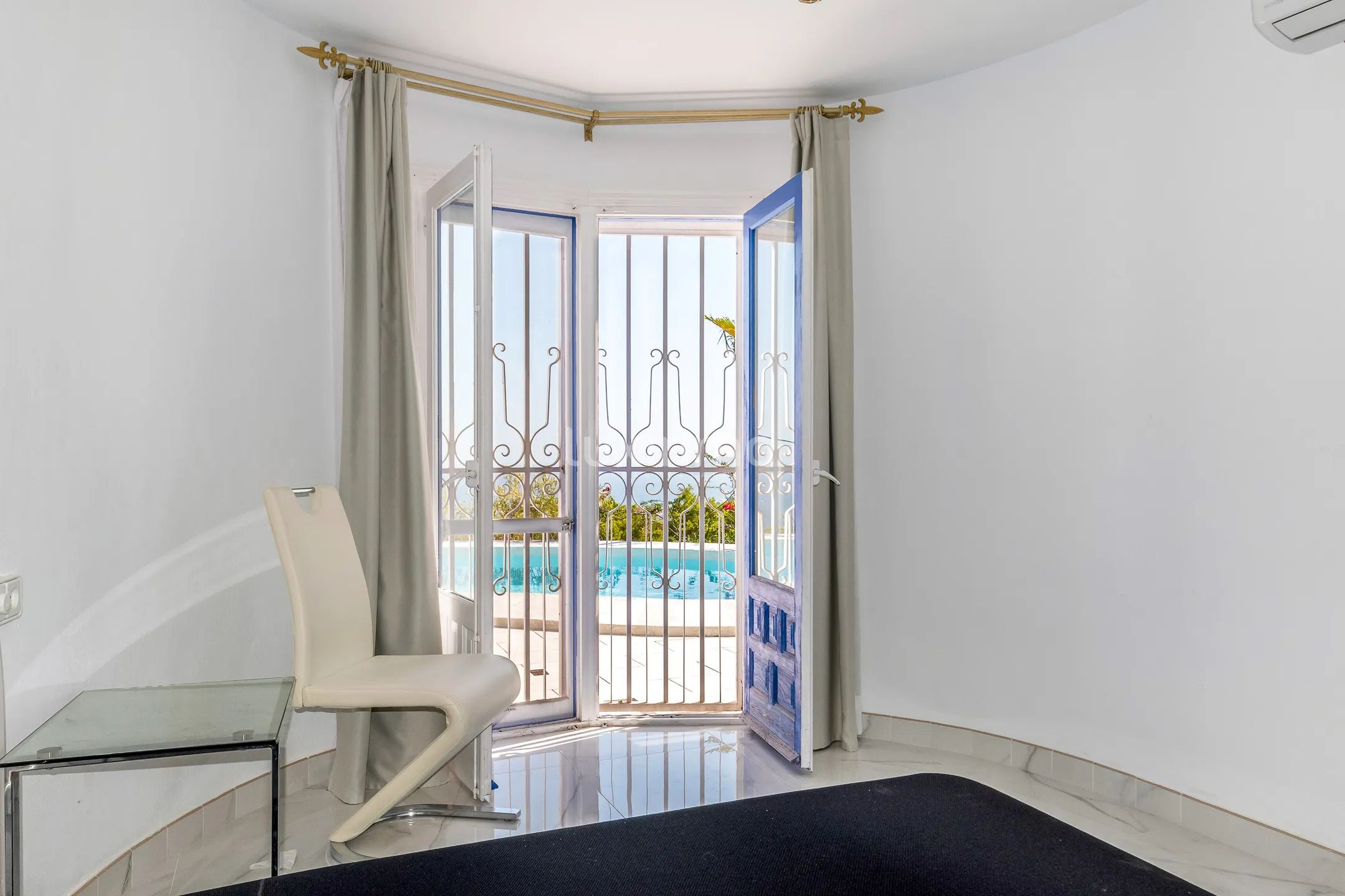 Beautiful ibicencan house with pool for sale in Altea — photo 5
