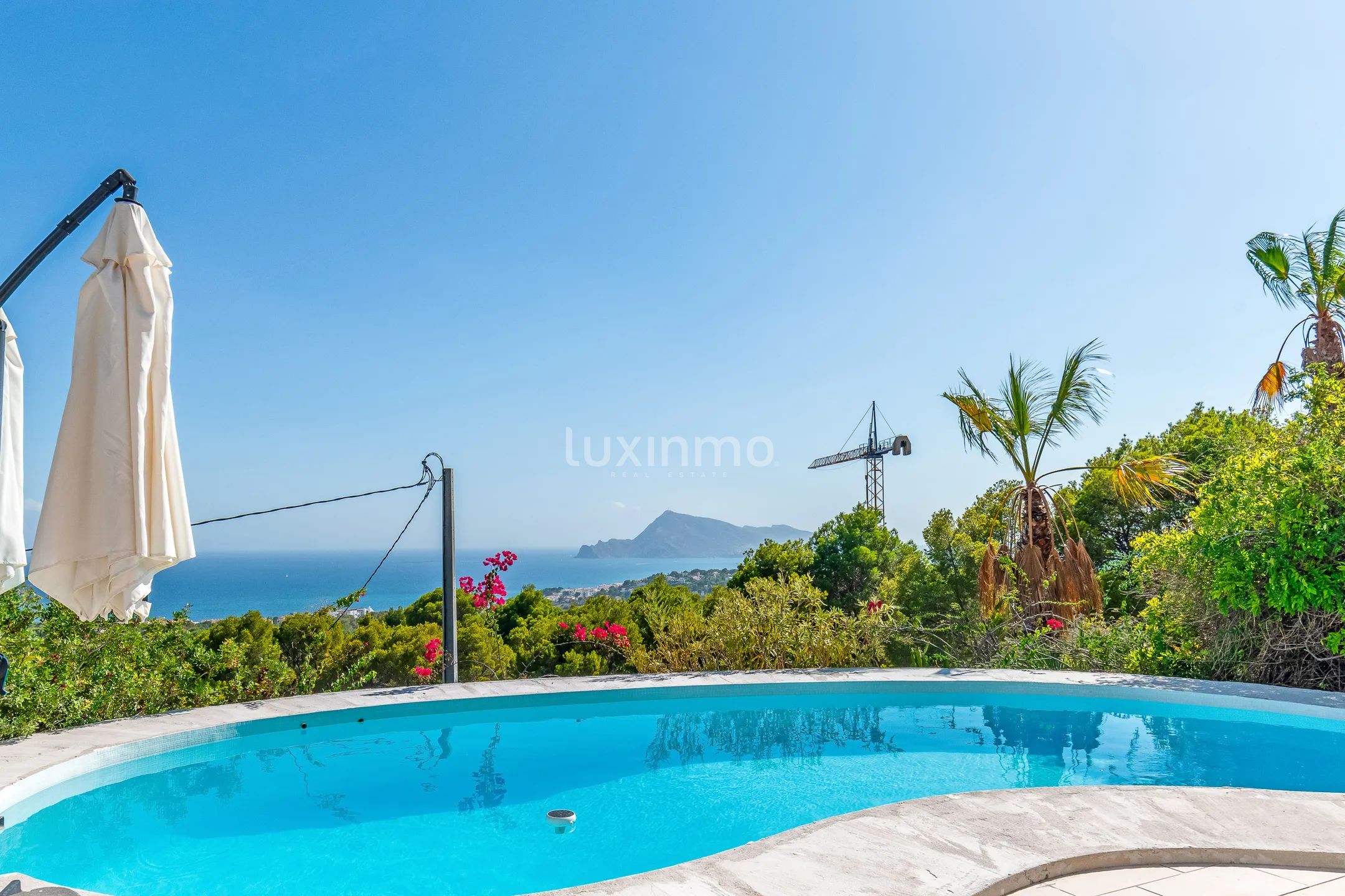 Schönes ibizenkisches Haus mit Pool zu verkaufen in Altea