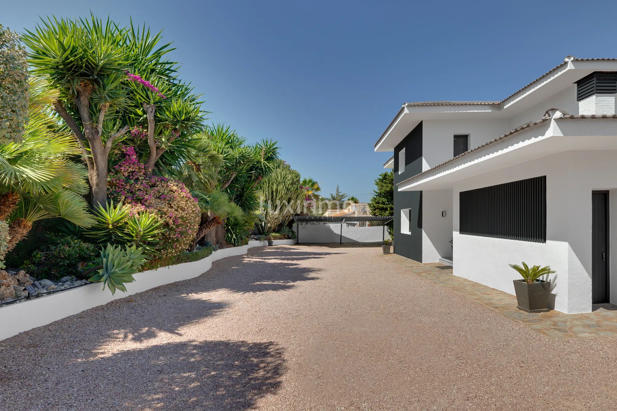 Luxurious villa with breathtaking sea and mountain views in Calpe — photo 34